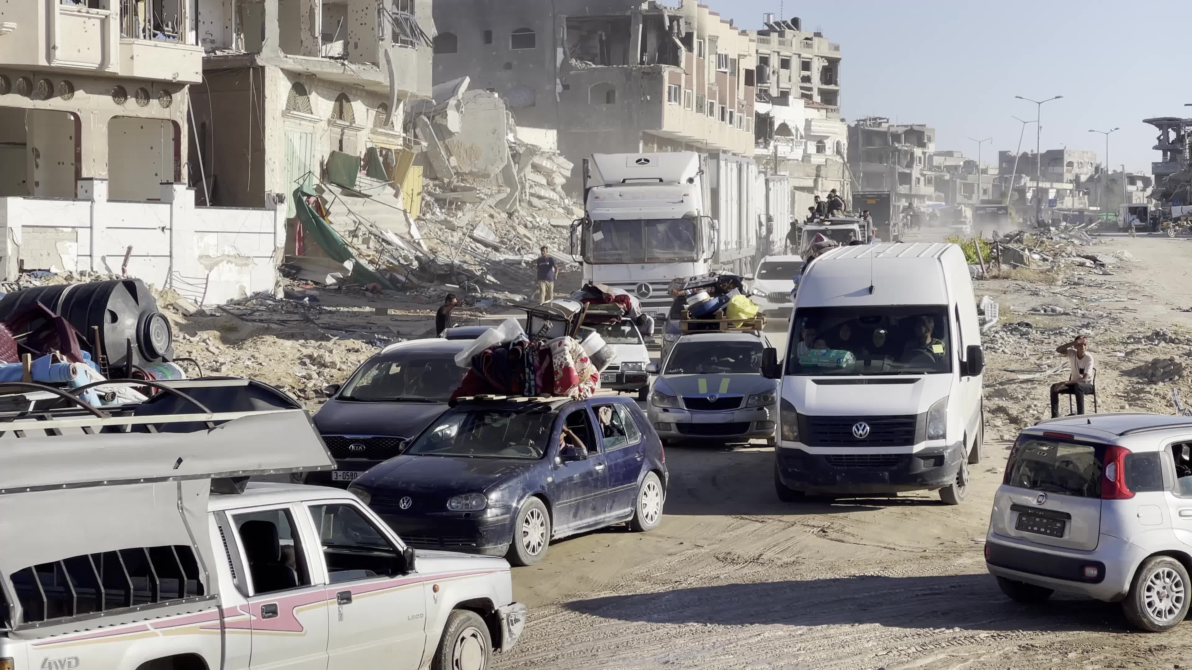 Displaced Palestinians Flee Rafah Following Evacuation Order
