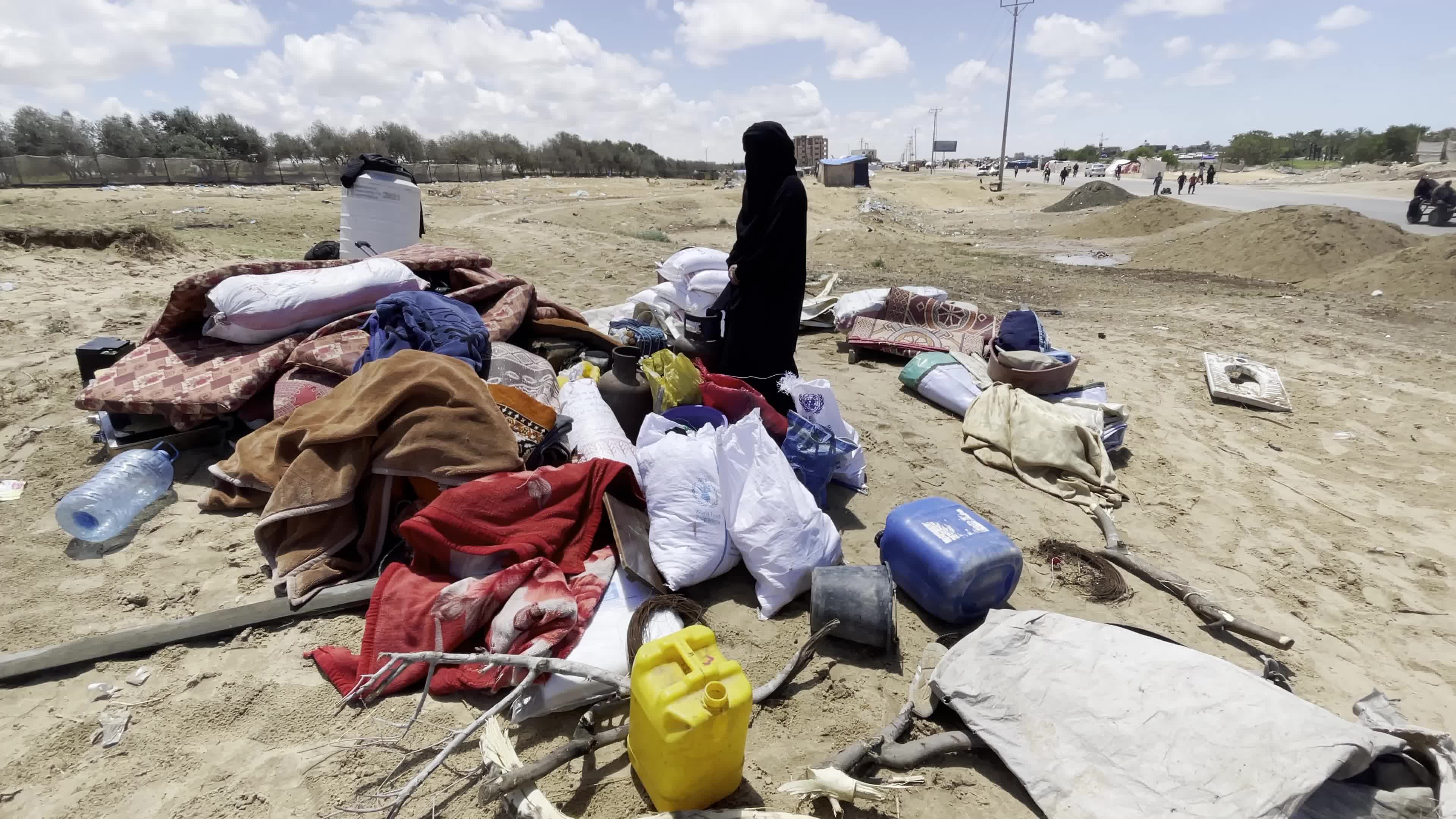 Displaced Palestinians Flee Rafah Following Evacuation Order