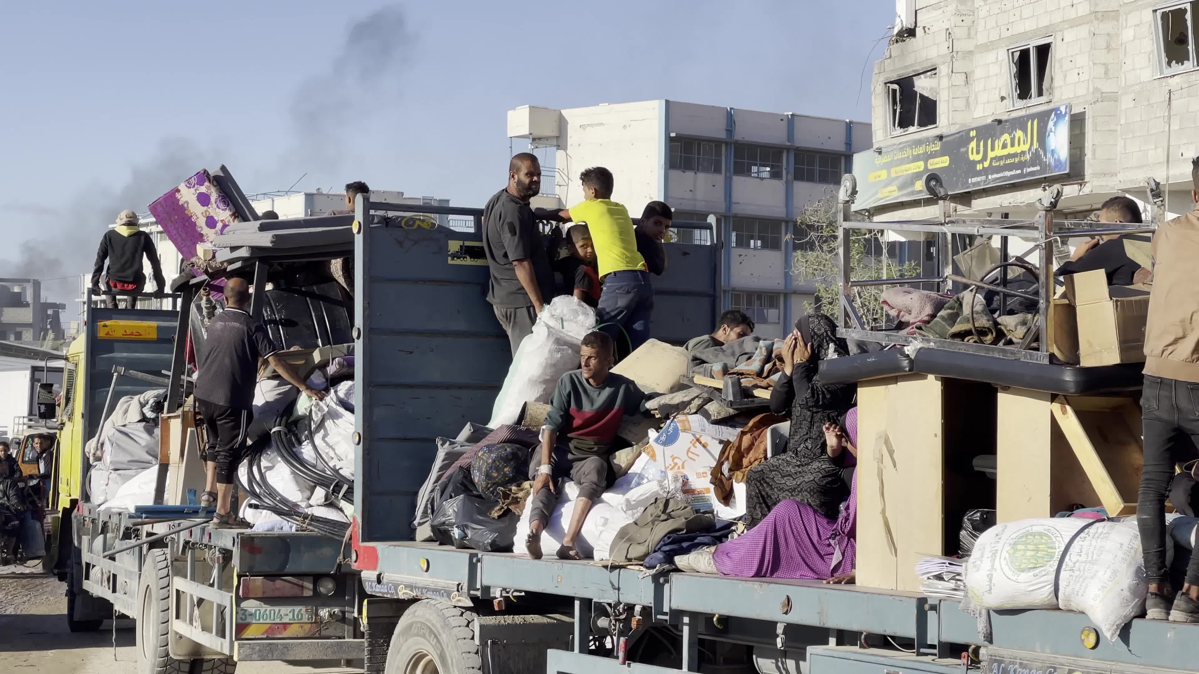 Displaced Palestinians Flee Rafah Following Evacuation Order