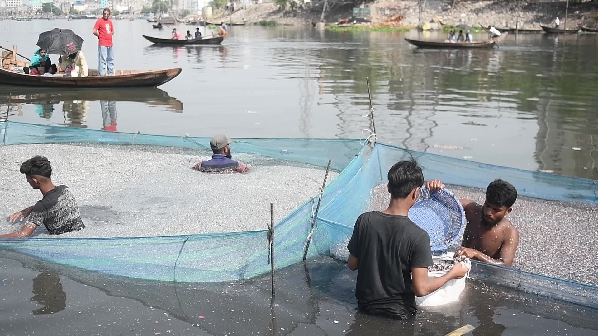 River pollution in Dhaka