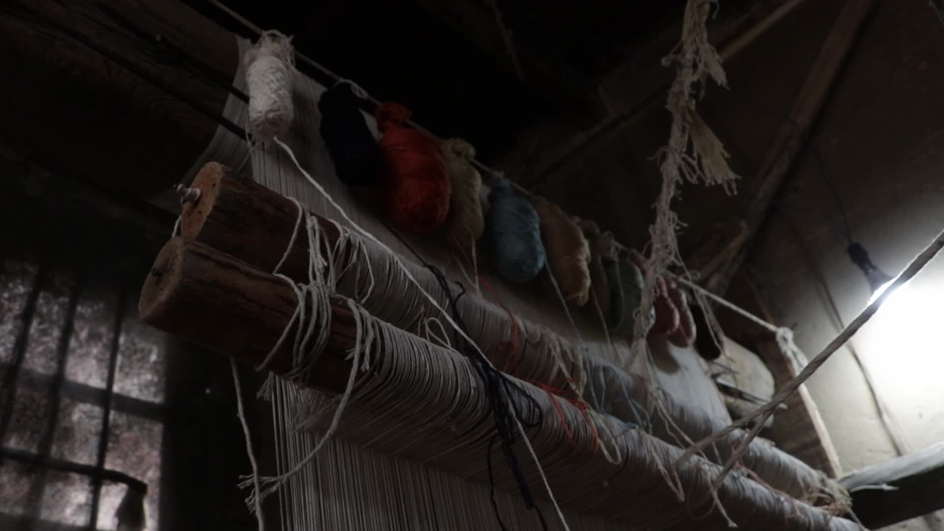 Kashmiri Carpet Weaving Factory Faces Challenges