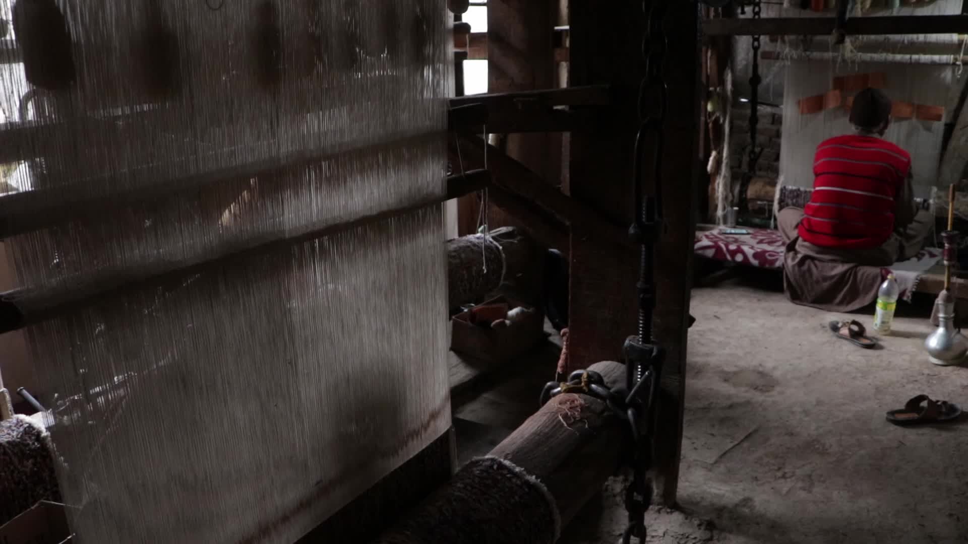 Kashmiri Carpet Weaving Factory Faces Challenges