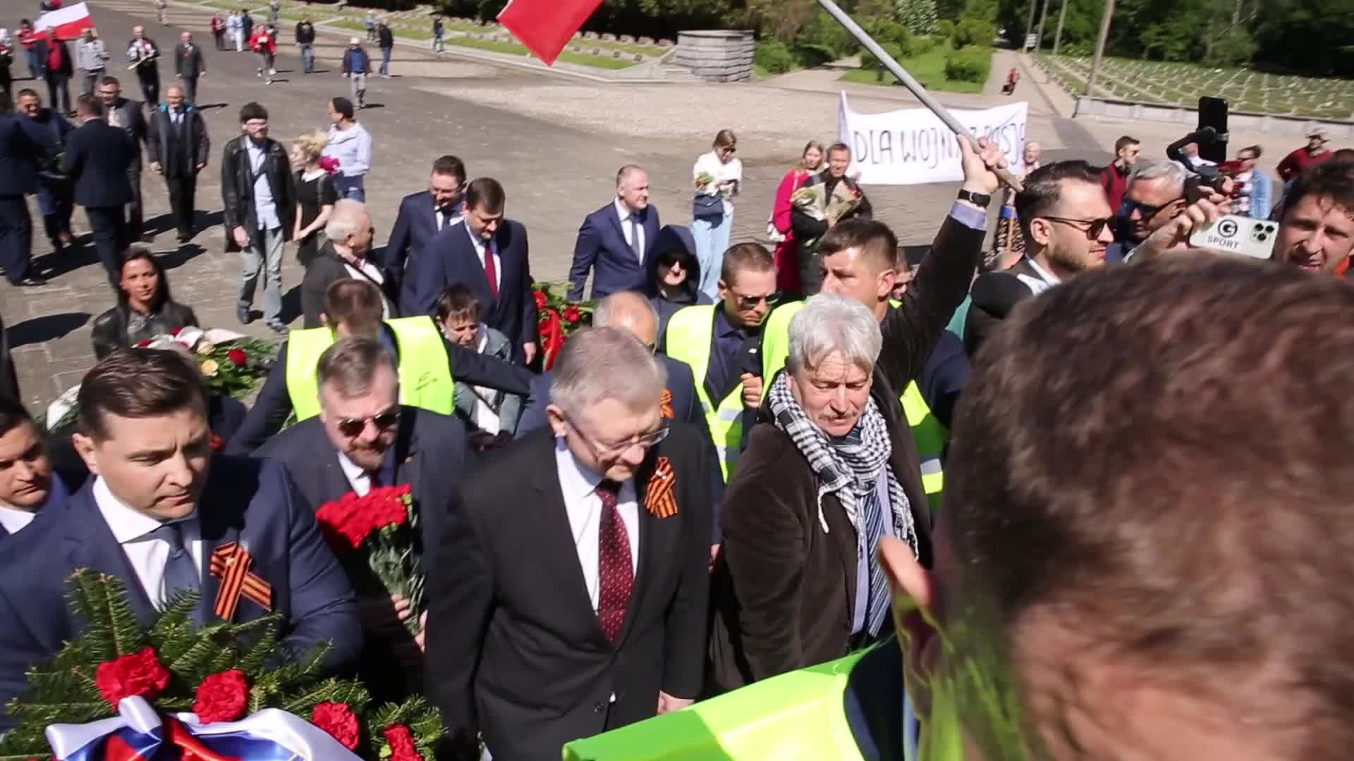 Russian Ambassador to Poland faces Ukrainian protest on Russian Victory Day