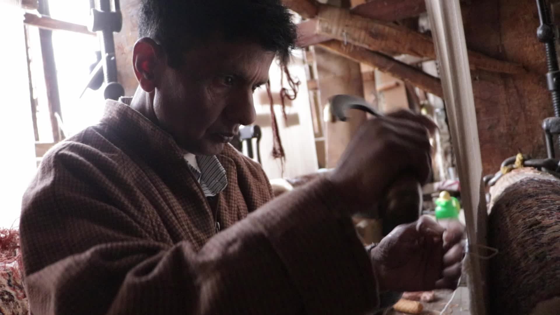 Kashmiri Carpet Weaving Factory Faces Challenges