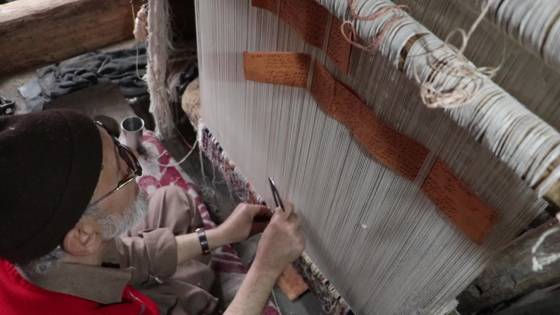 Kashmiri Carpet Weaving Factory Faces Challenges