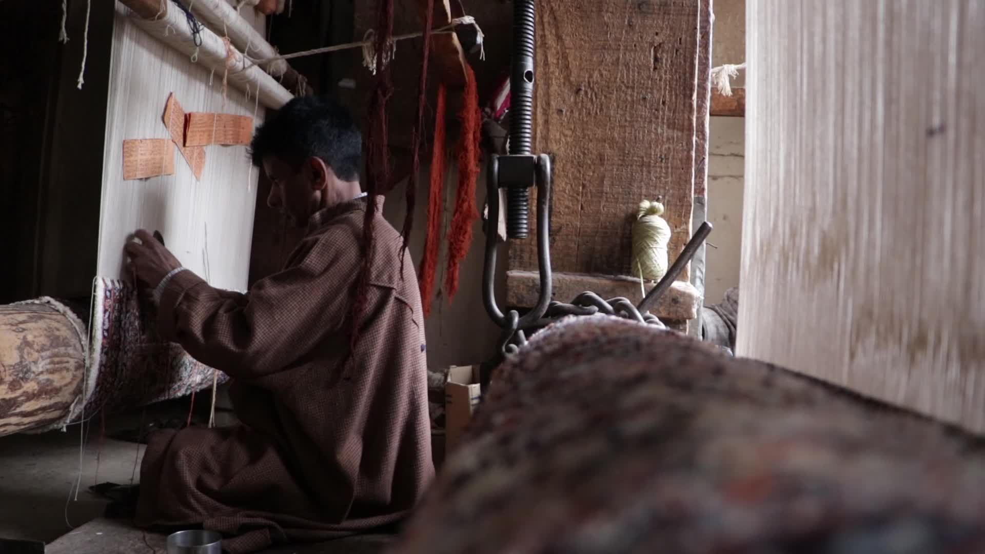 Kashmiri Carpet Weaving Factory Faces Challenges