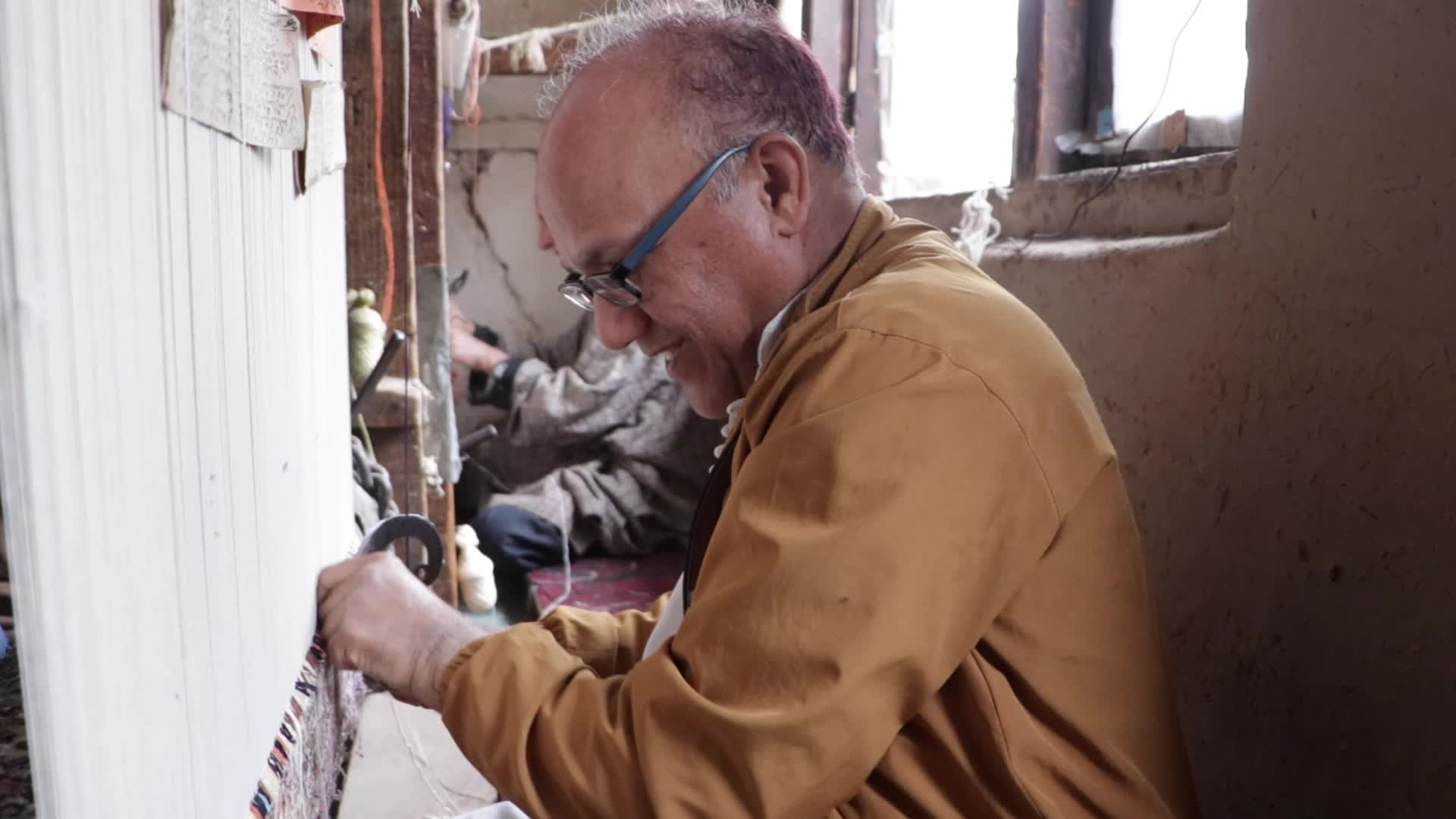 Kashmiri Carpet Weaving Factory Faces Challenges