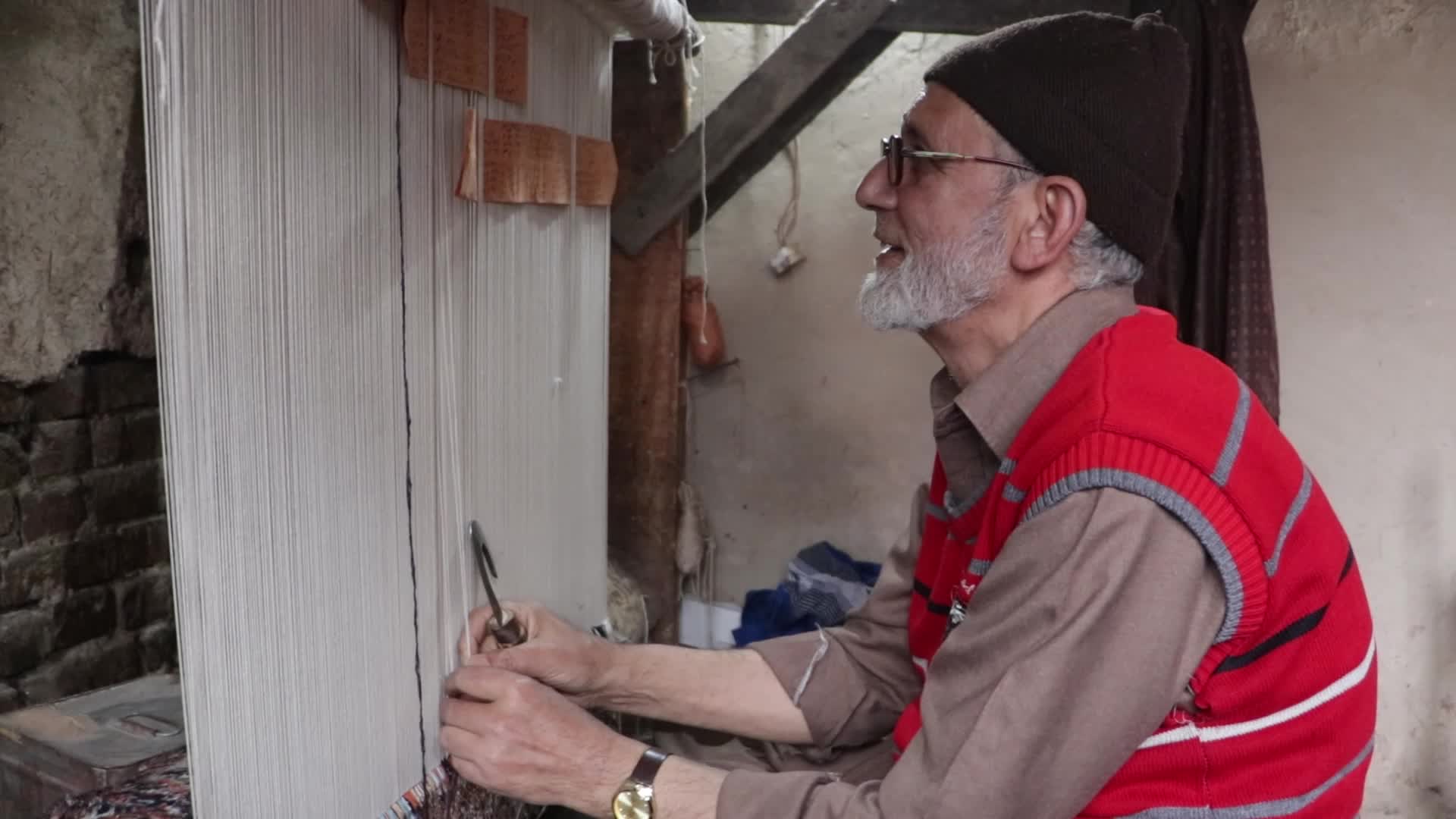 Kashmiri Carpet Weaving Factory Faces Challenges