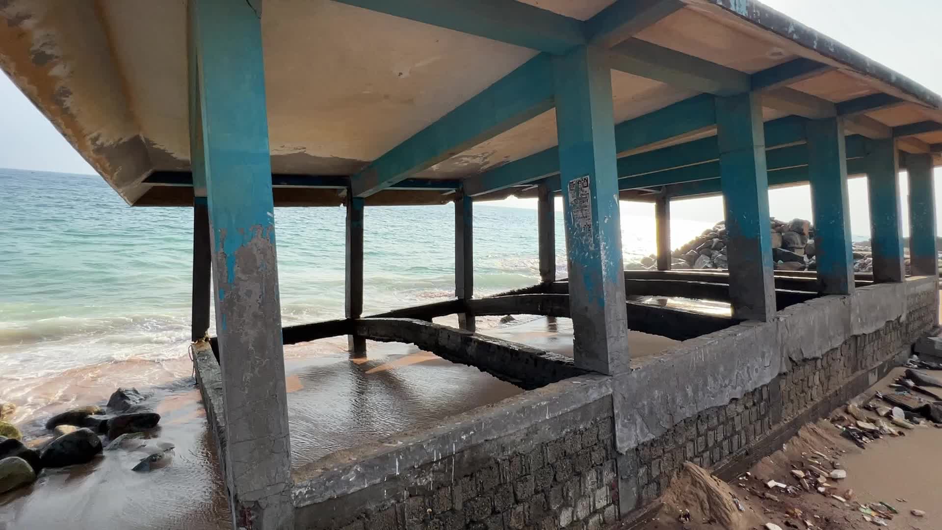 Daily life along Kollamkode Beach