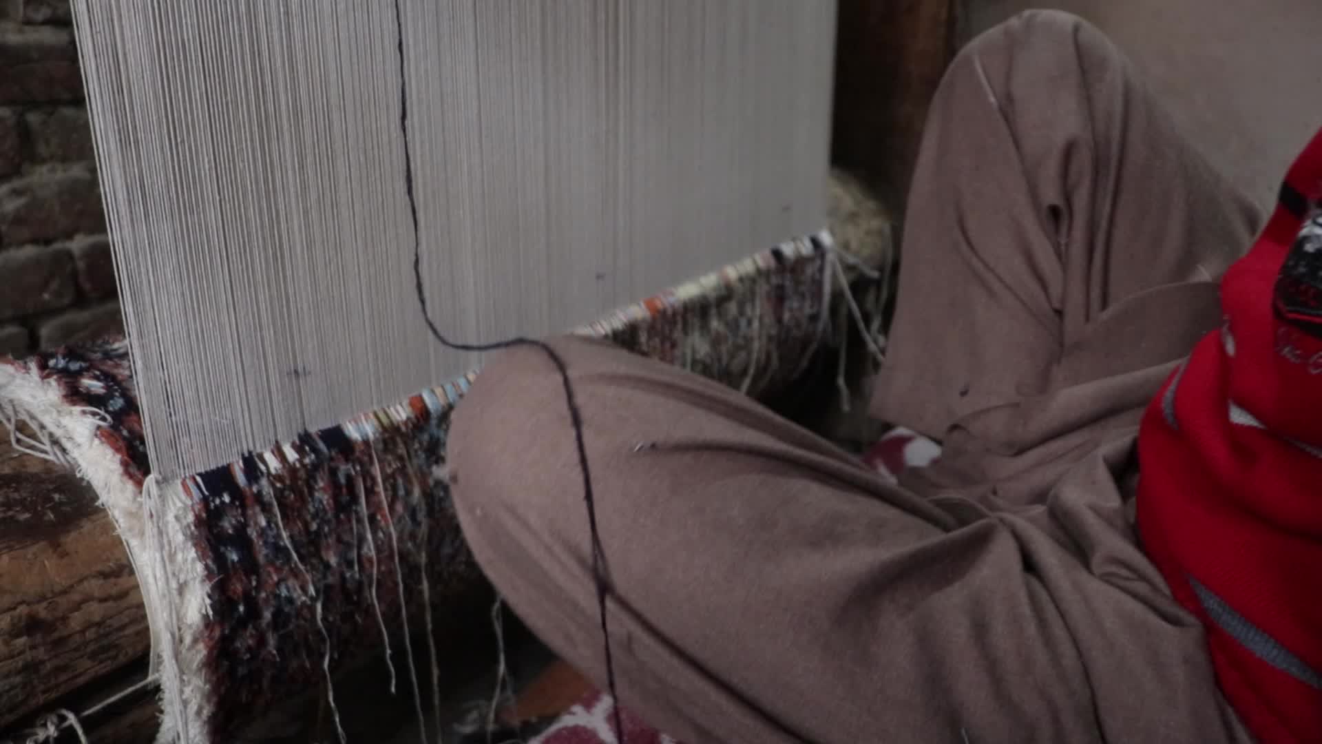 Kashmiri Carpet Weaving Factory Faces Challenges