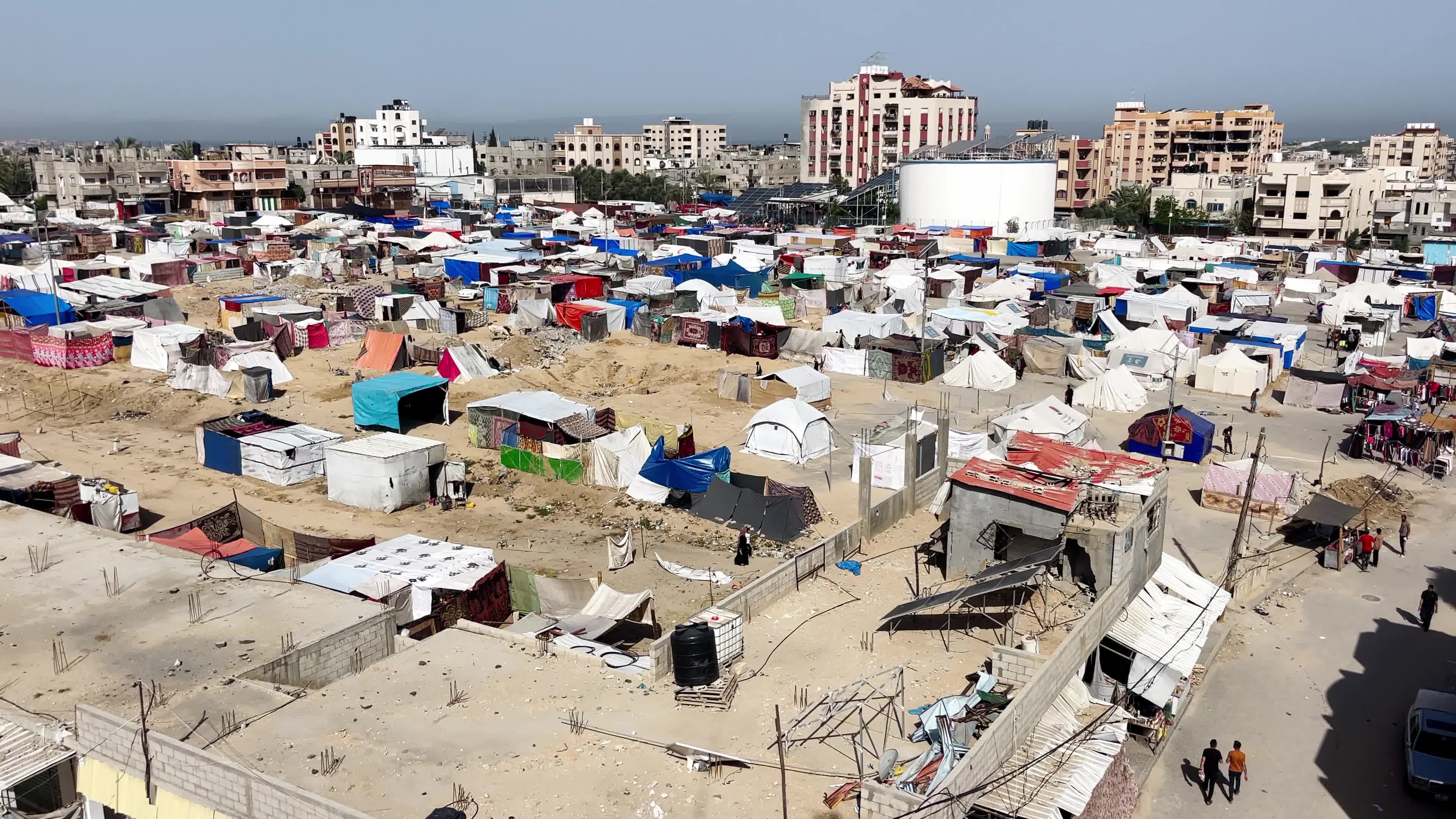 Internally Displaced Palestinians Shelter at Deir el-Balah Shore Amid Ongoing Gaza Conflict"