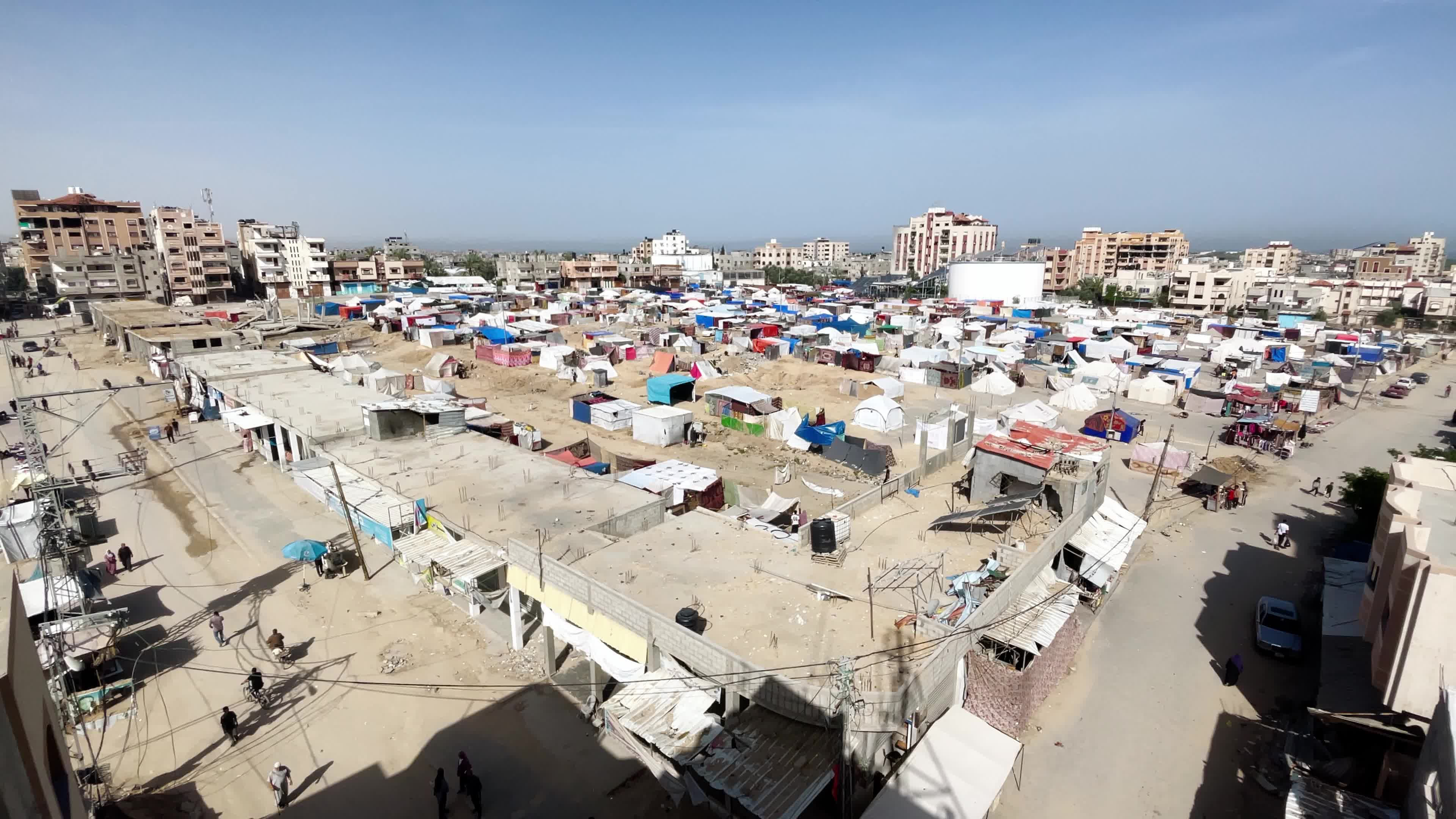 Internally Displaced Palestinians Shelter at Deir el-Balah Shore Amid Ongoing Gaza Conflict"