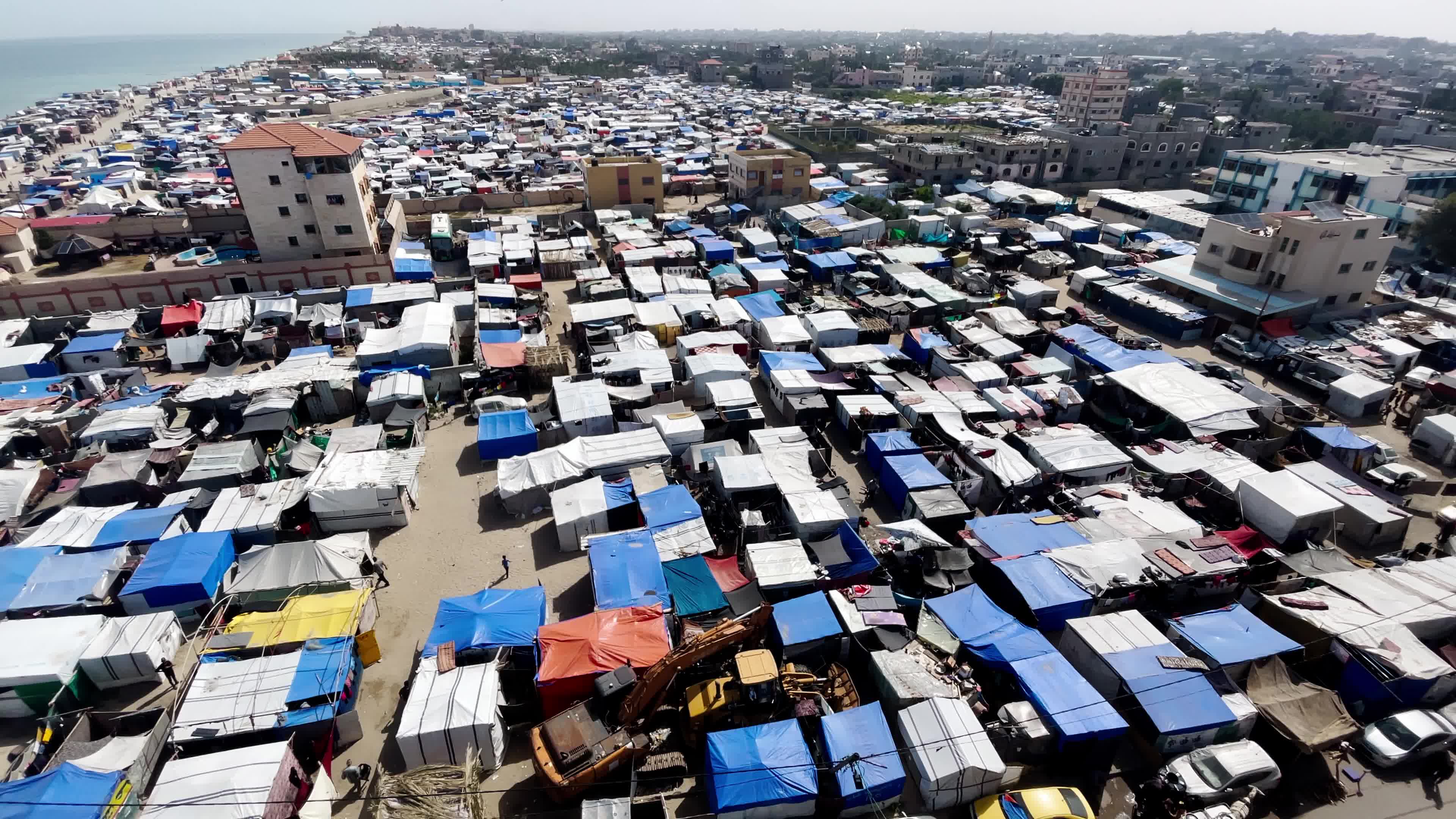Internally Displaced Palestinians Shelter at Deir el-Balah Shore Amid Ongoing Gaza Conflict"