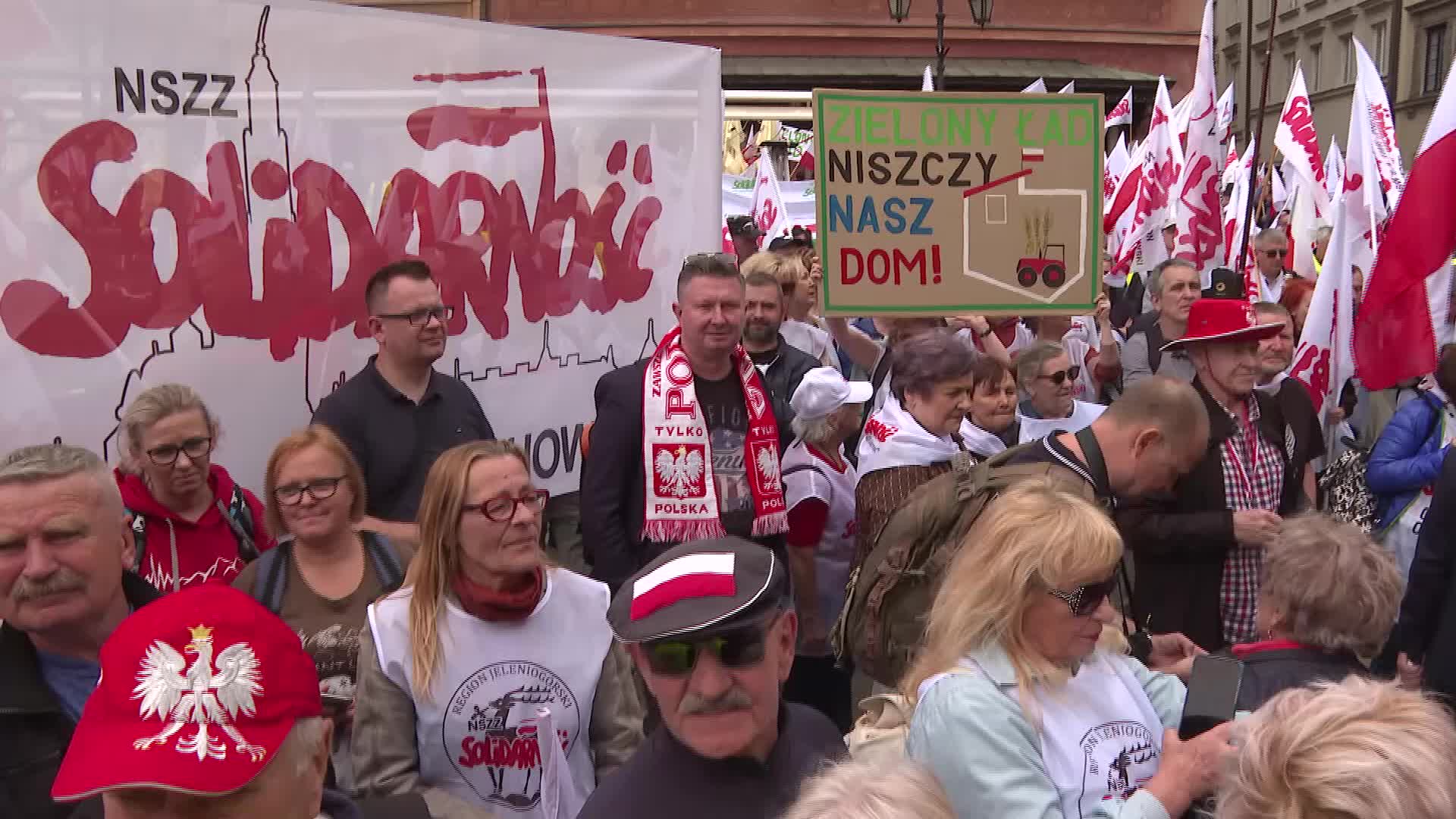 March in Warsaw against EU climate policies and the country's pro-EU leader