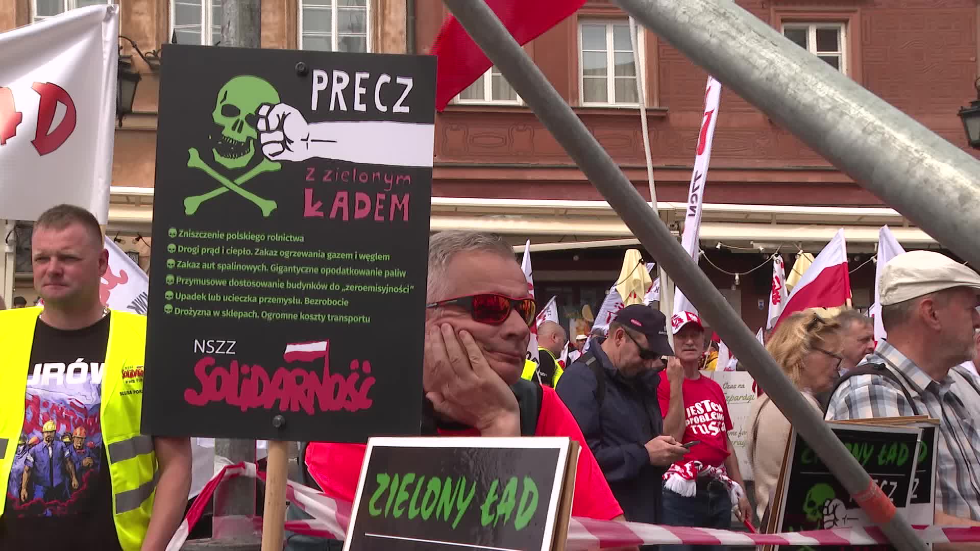 March in Warsaw against EU climate policies and the country's pro-EU leader