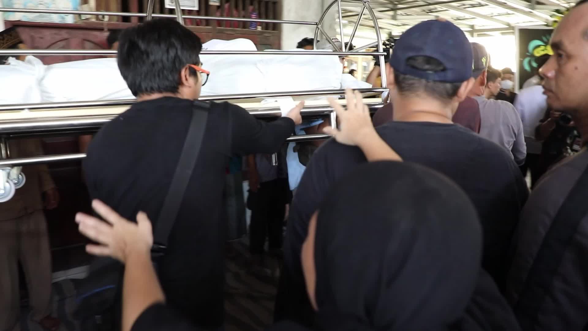 Burrial of Deadly Bus Accident carrying Students in Indonesia
