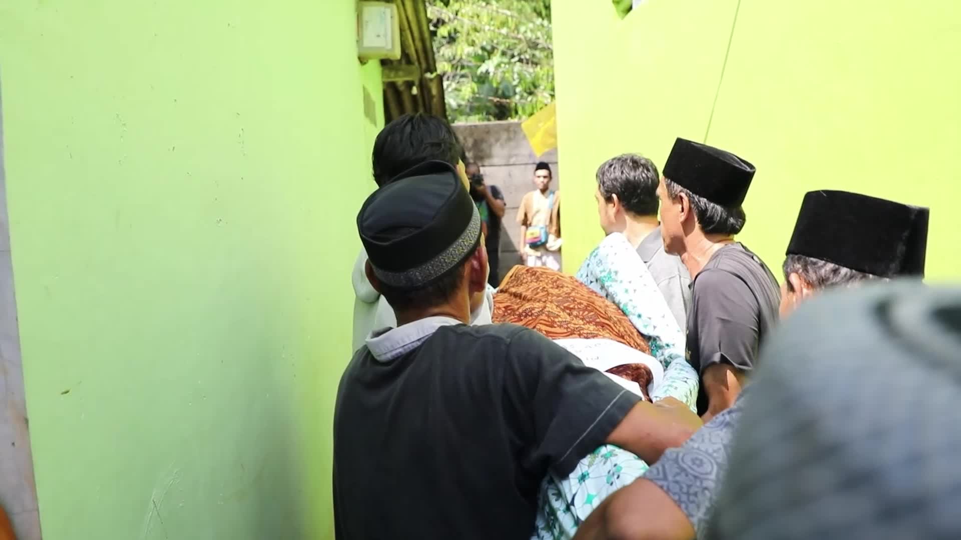 Burrial of Deadly Bus Accident carrying Students in Indonesia