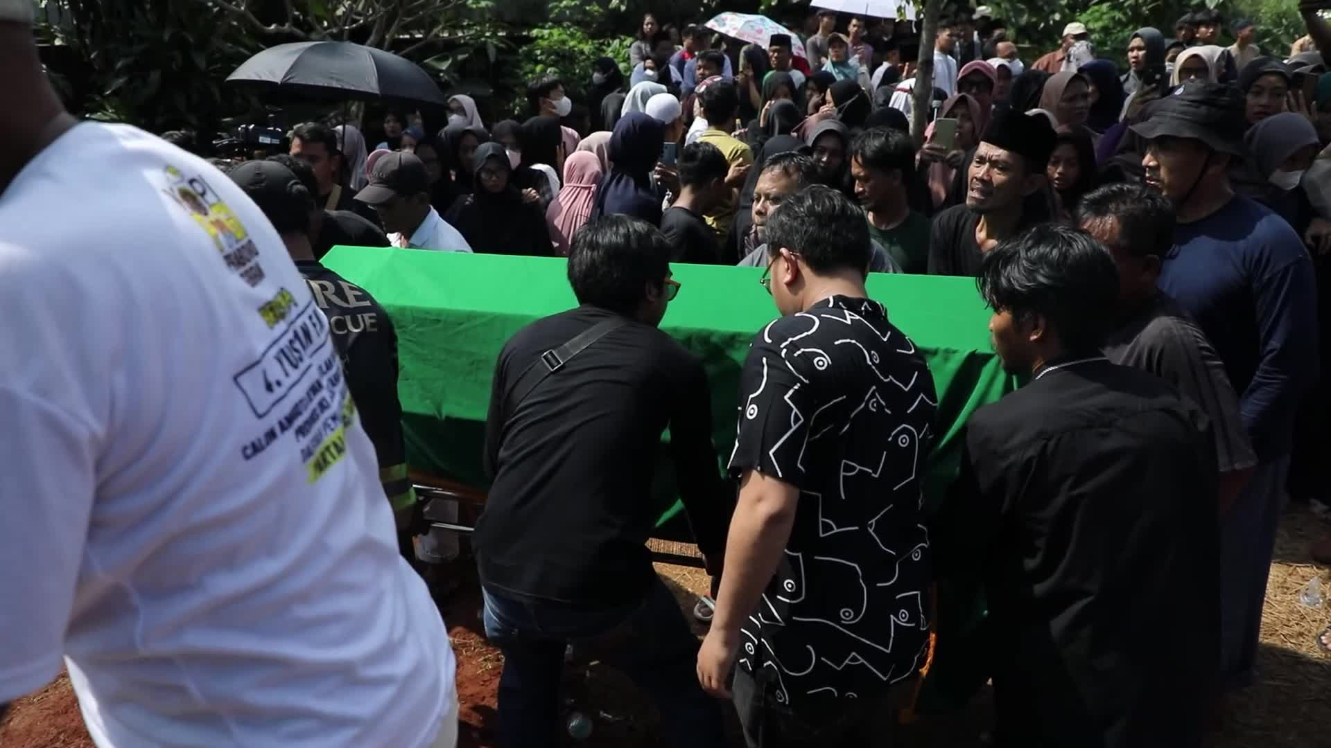 Burrial of Deadly Bus Accident carrying Students in Indonesia