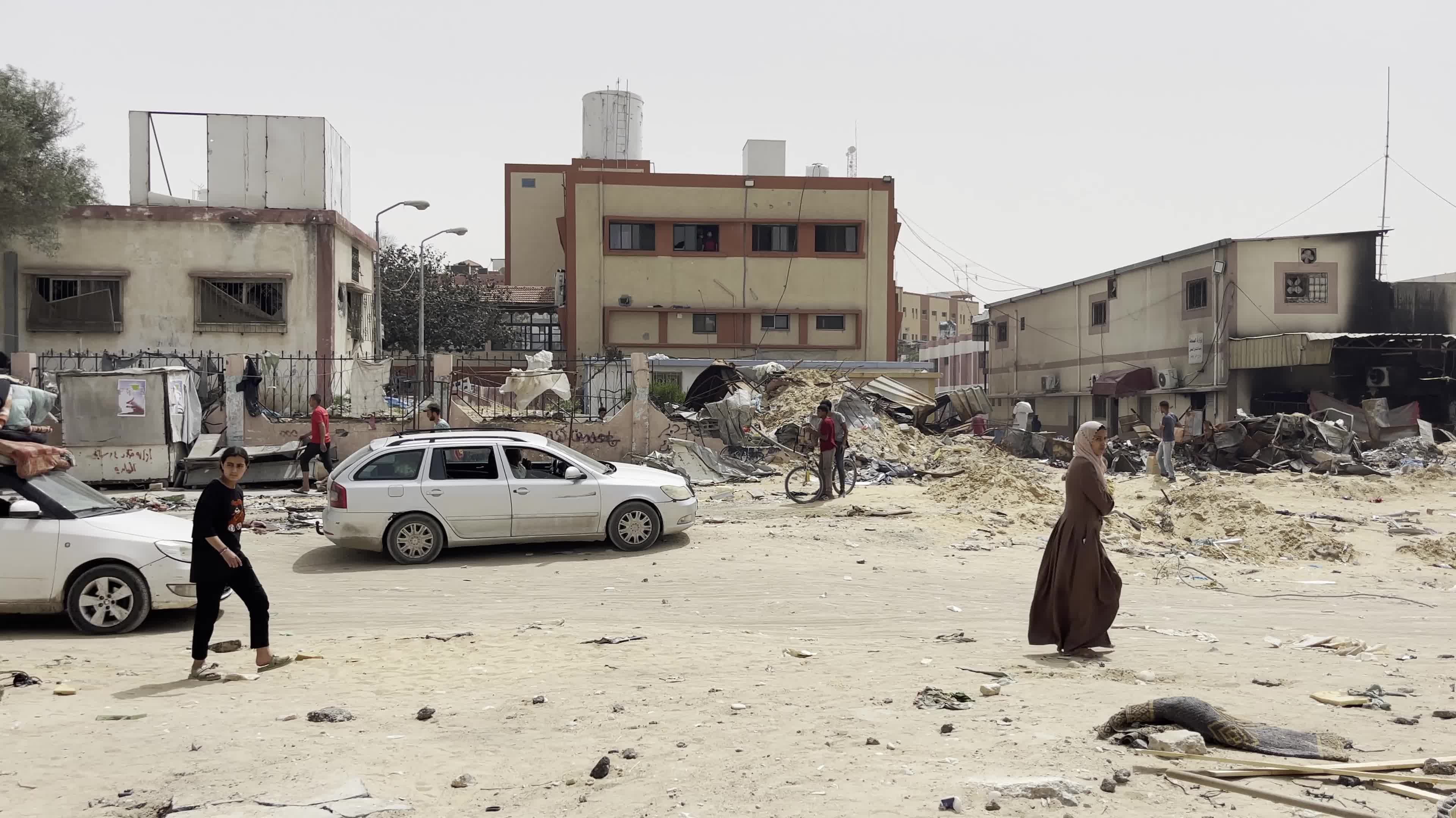 Displaced Palestinians Seek Refuge in Khan Yunis School Amid Hamas-Israel Conflict