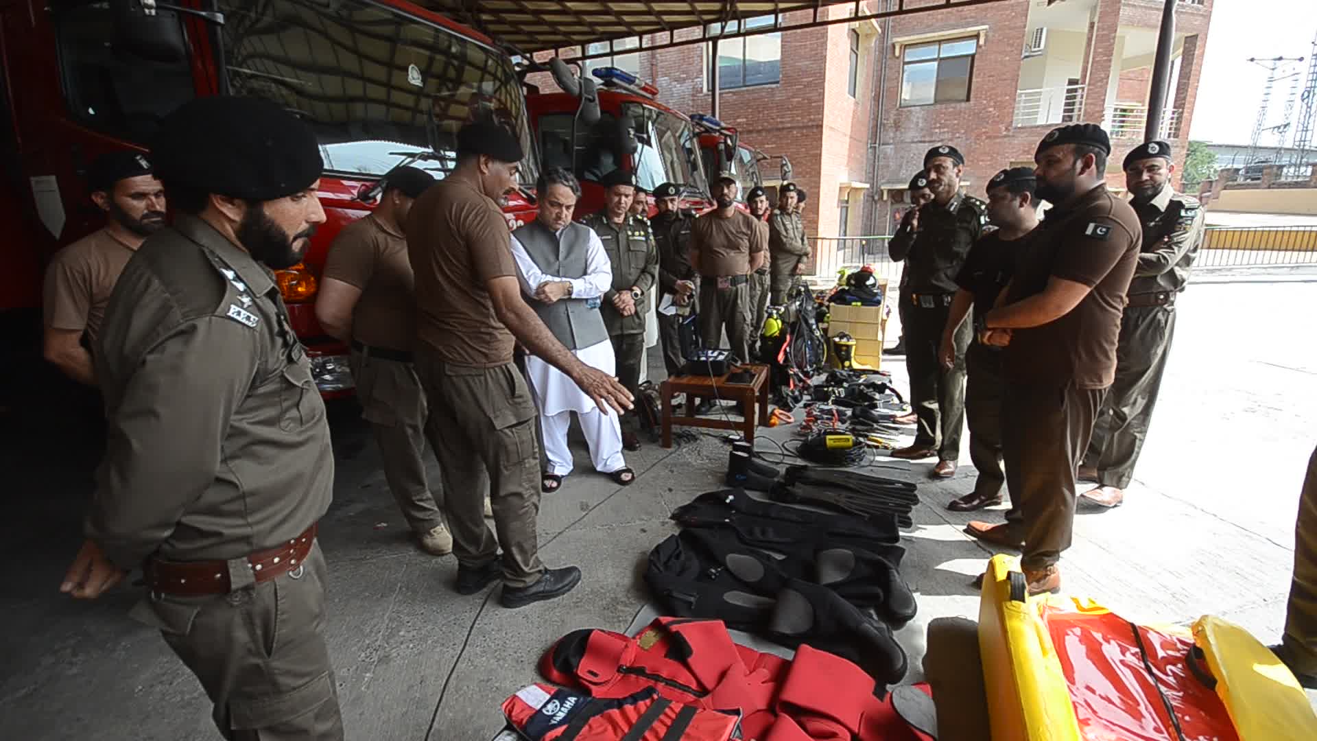 Pakistan's rescue workers receive new equipment for emergency operations
