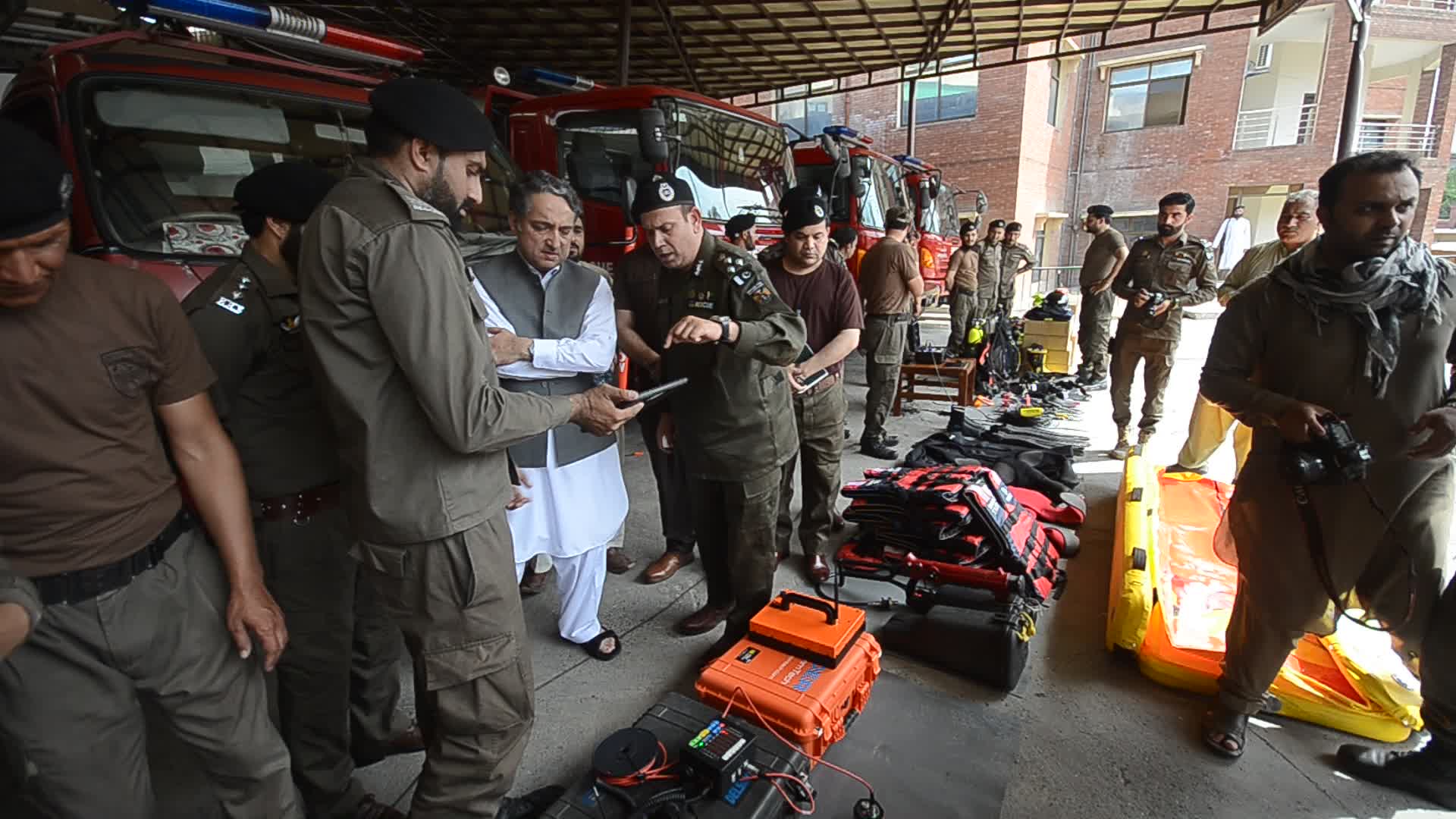 Pakistan's rescue workers receive new equipment for emergency operations
