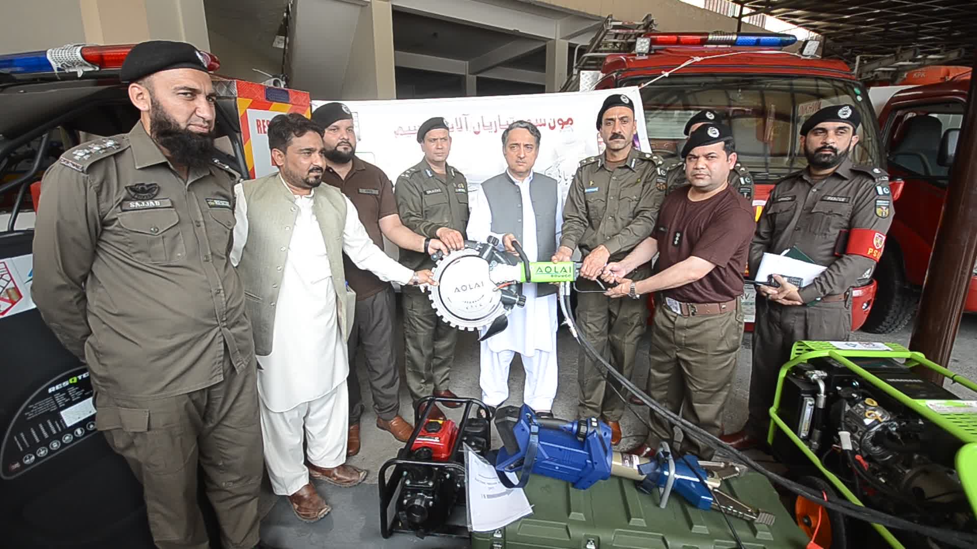 Pakistan's rescue workers receive new equipment for emergency operations
