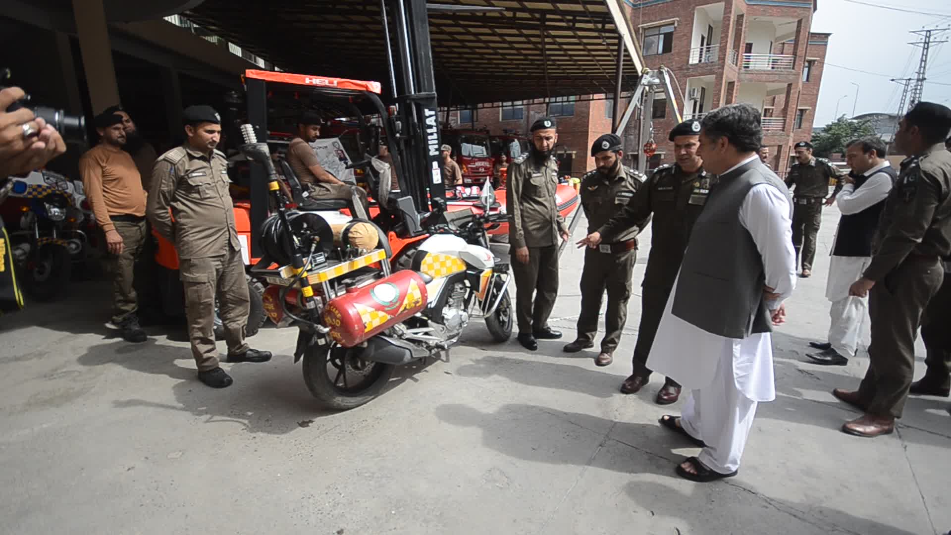 Pakistan's rescue workers receive new equipment for emergency operations
