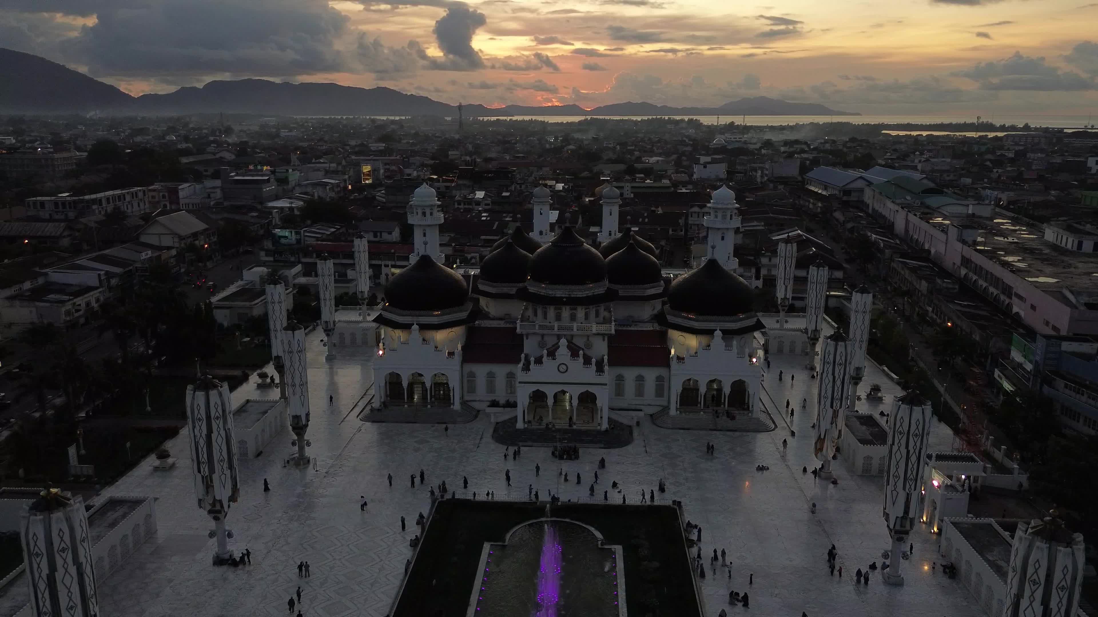 Sunset at the Baiturrahman Grand Mosque in Banda Aceh