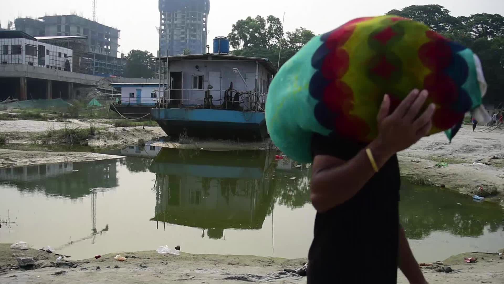  Laundry workers in India 