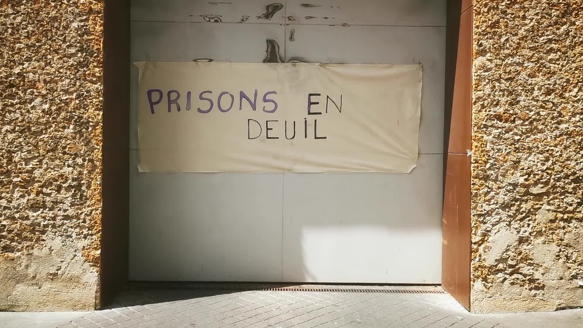 Prison officers block the Sante prison in Paris
