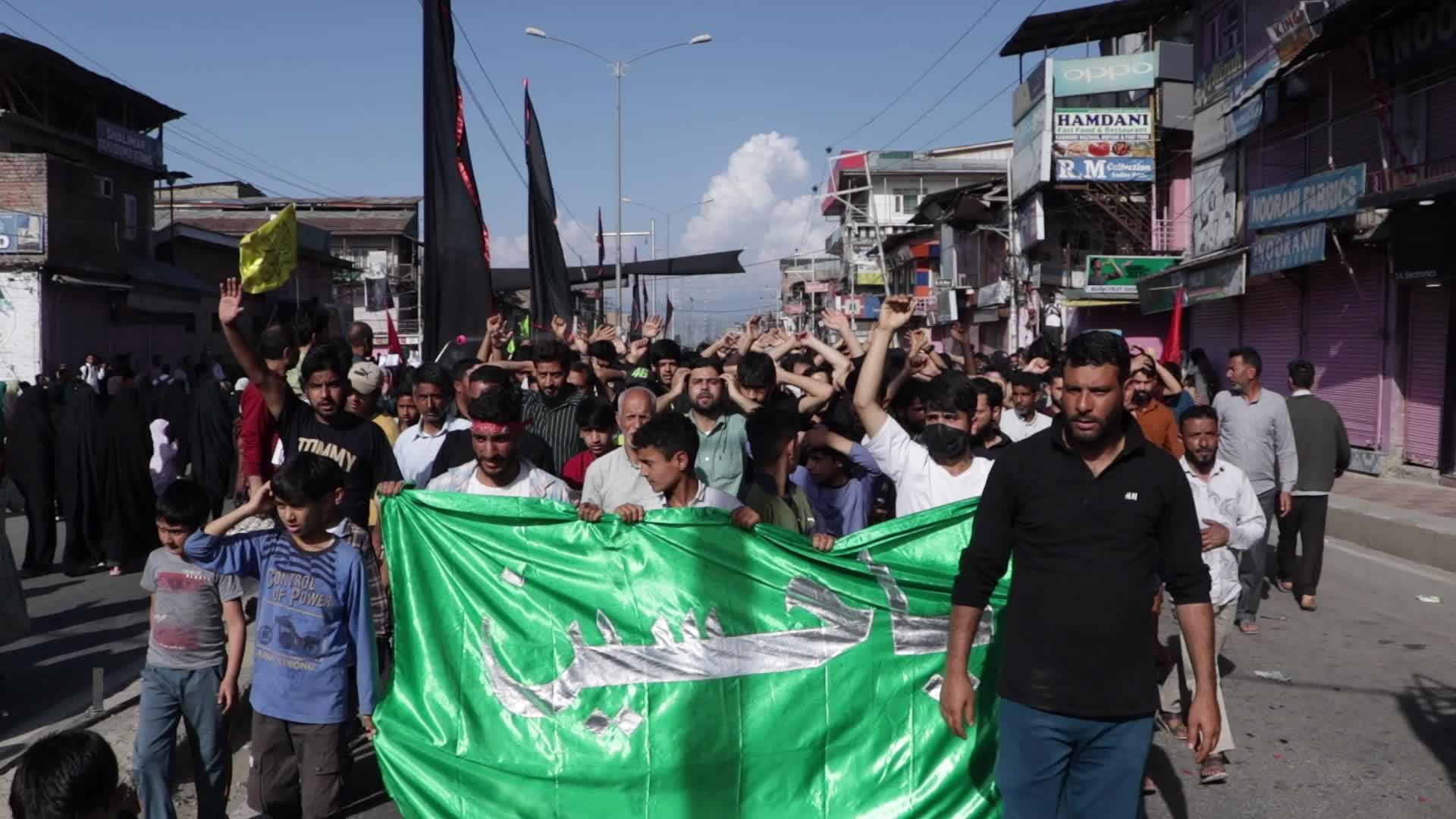 Kashmiri Shia Muslims Rally After Iranian Officials Killed in Helicopter Crash