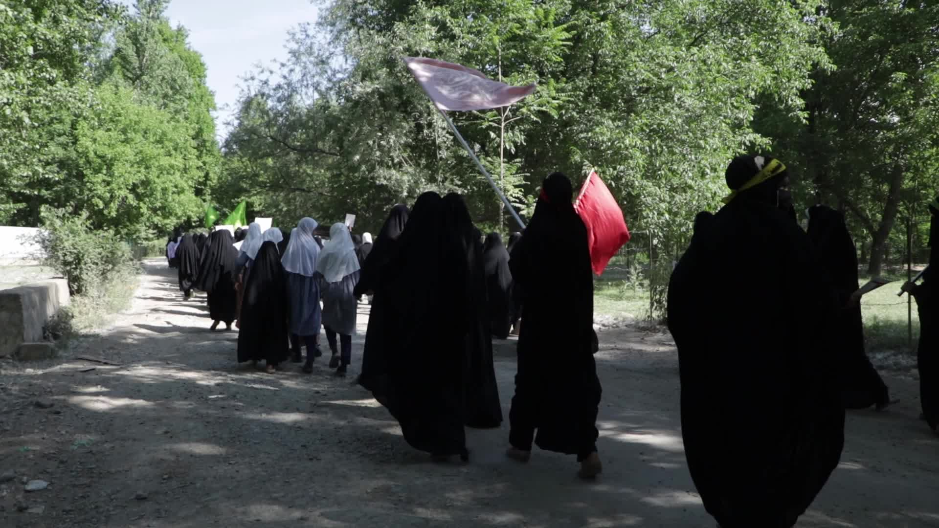Kashmiri Shia Muslims Rally After Iranian Officials Killed in Helicopter Crash