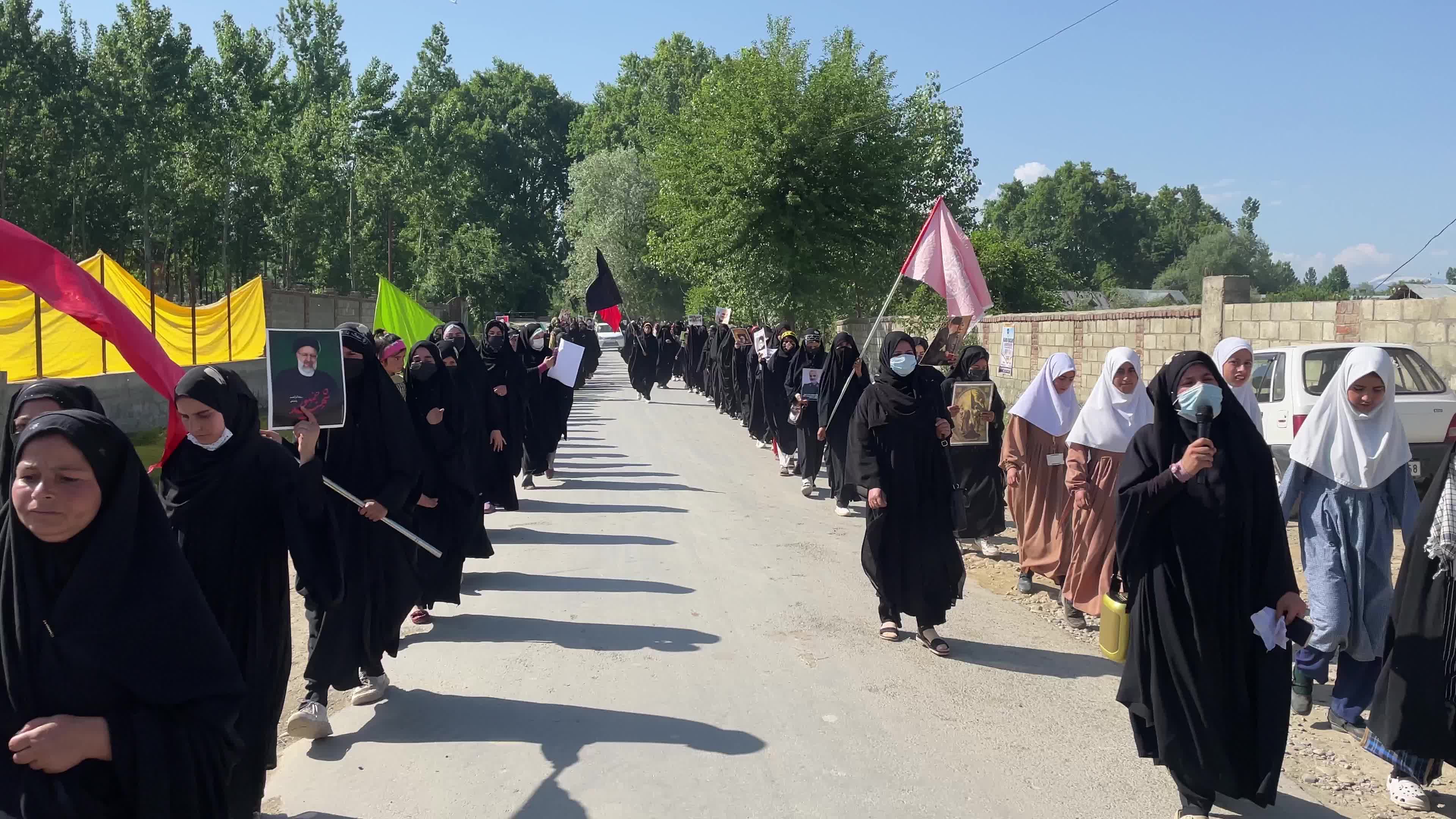 Kashmiri Shia Muslims Rally After Iranian Officials Killed in Helicopter Crash