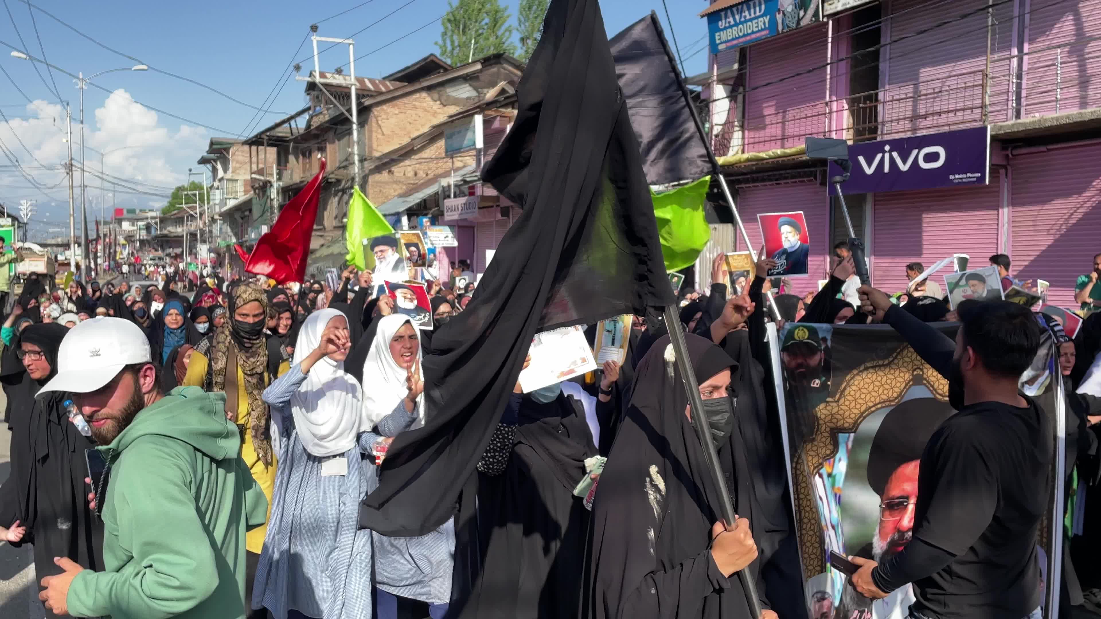 Kashmiri Shia Muslims Rally After Iranian Officials Killed in Helicopter Crash