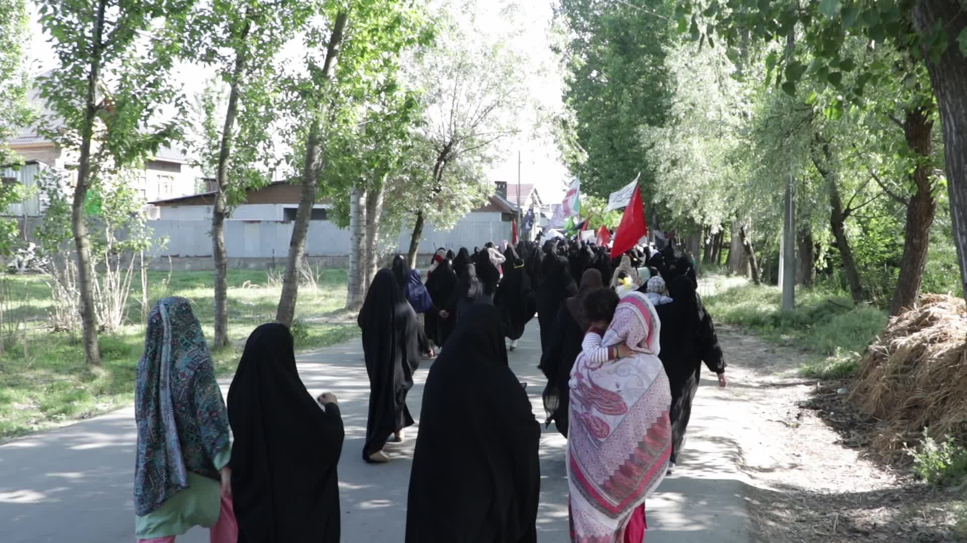 Kashmiri Shia Muslims Rally After Iranian Officials Killed in Helicopter Crash
