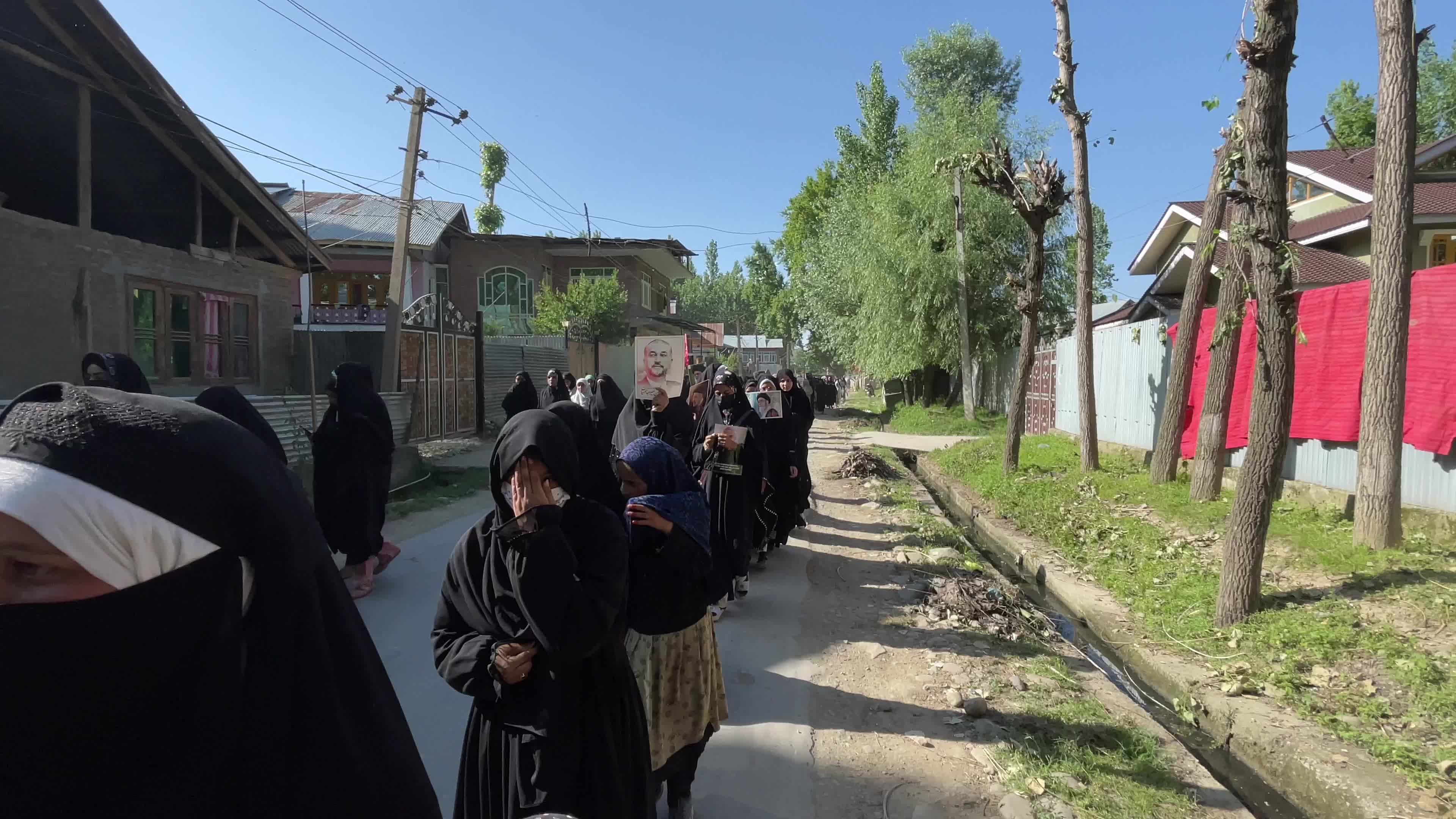 Kashmiri Shia Muslims Rally After Iranian Officials Killed in Helicopter Crash