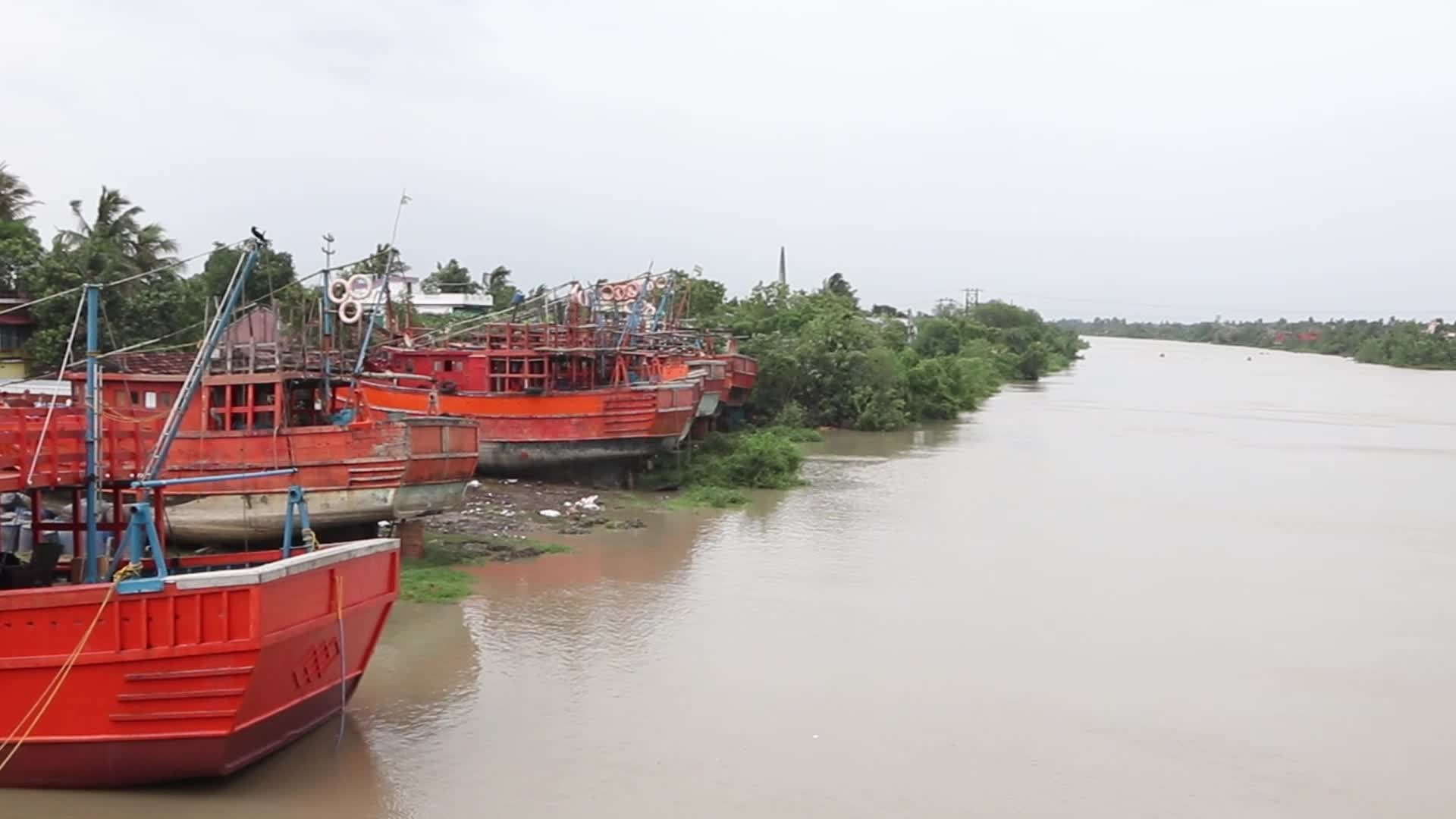 Cyclone Remal Hits Kolkata, India