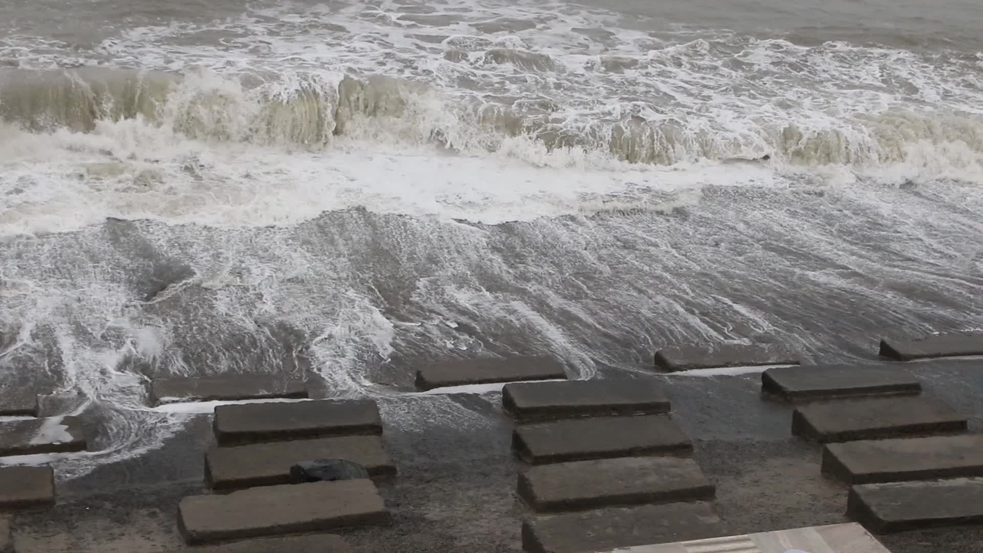 Cyclone Remal Hits Kolkata, India
