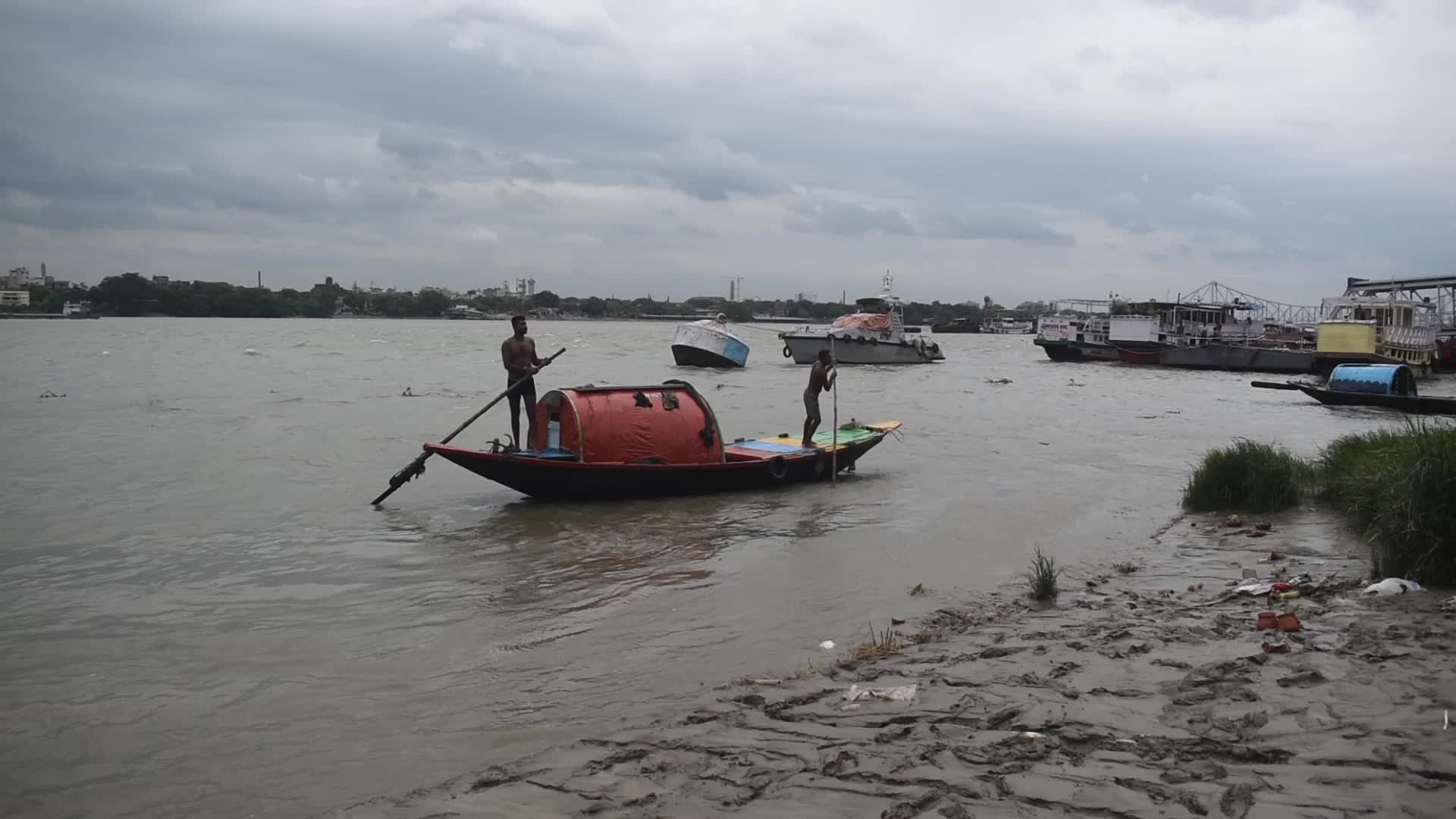 Cyclone Remal effects in Kolkata, India