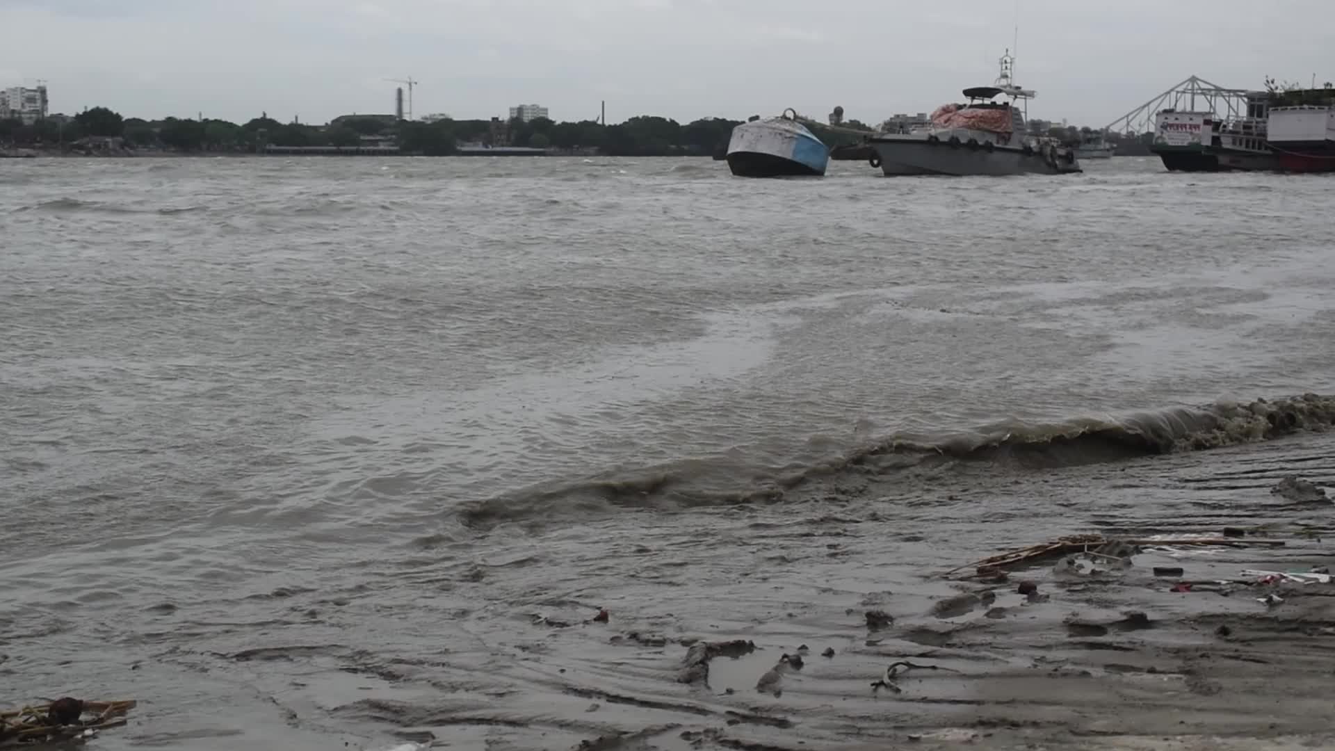 Cyclone Remal effects in Kolkata, India