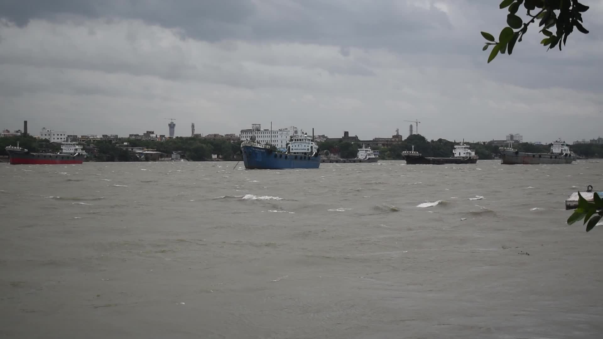 Cyclone Remal effects in Kolkata, India