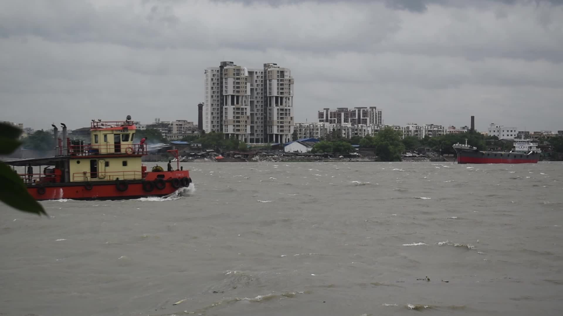 Cyclone Remal effects in Kolkata, India