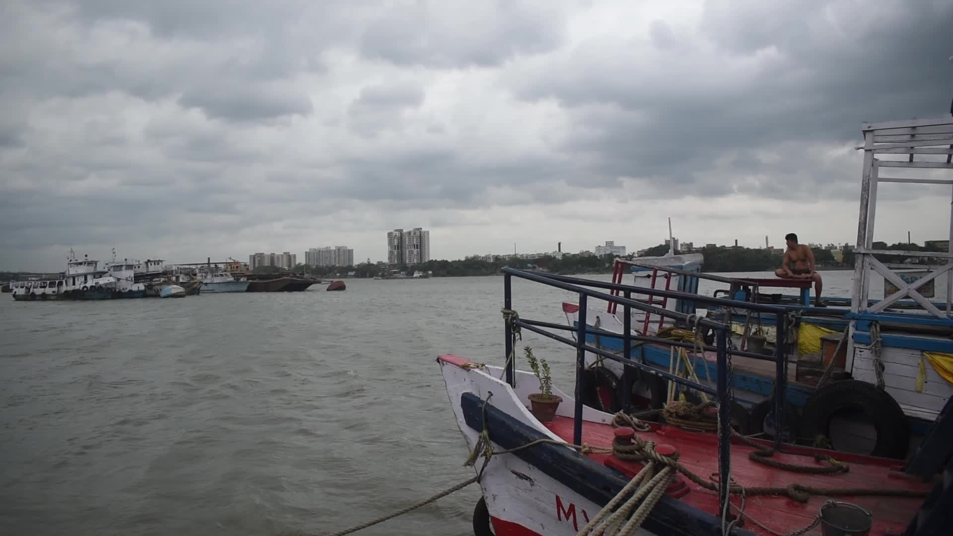 Cyclone Remal effects in Kolkata, India