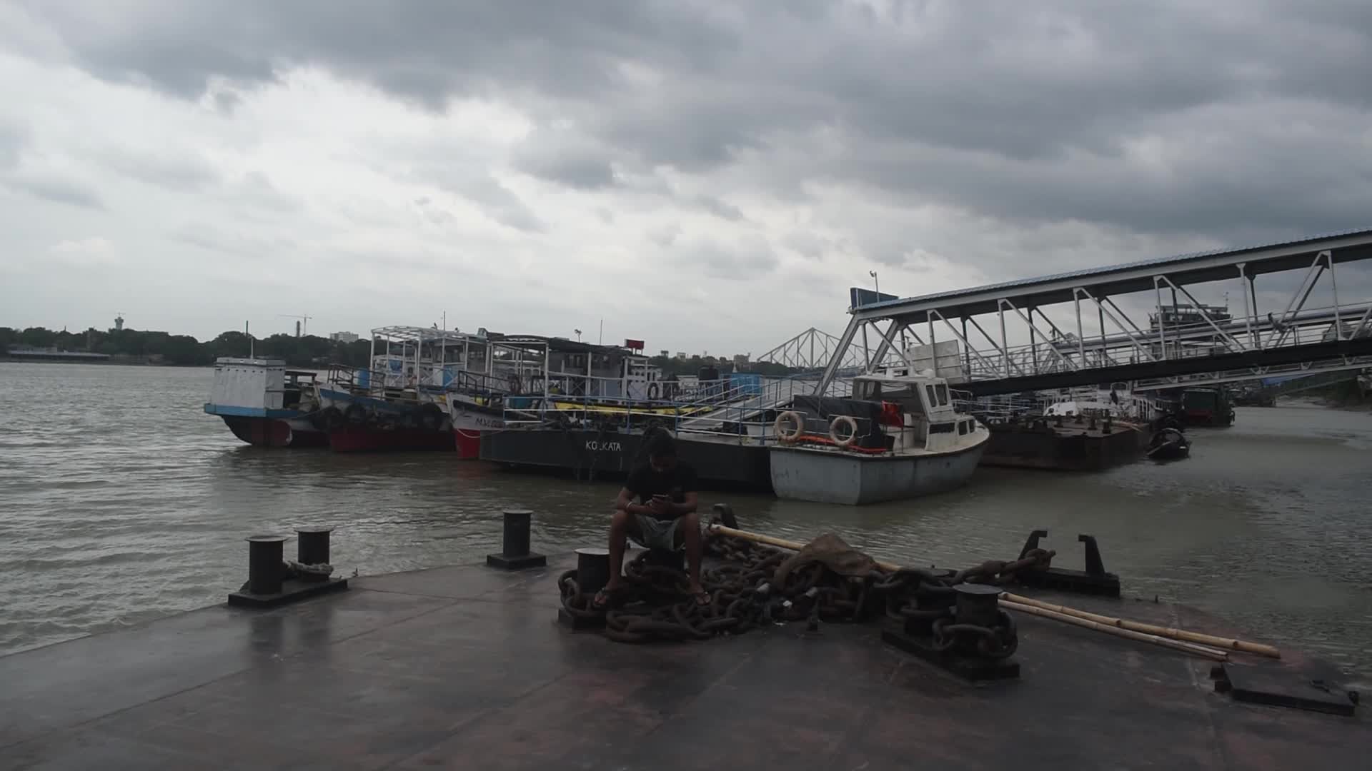 Cyclone Remal effects in Kolkata, India