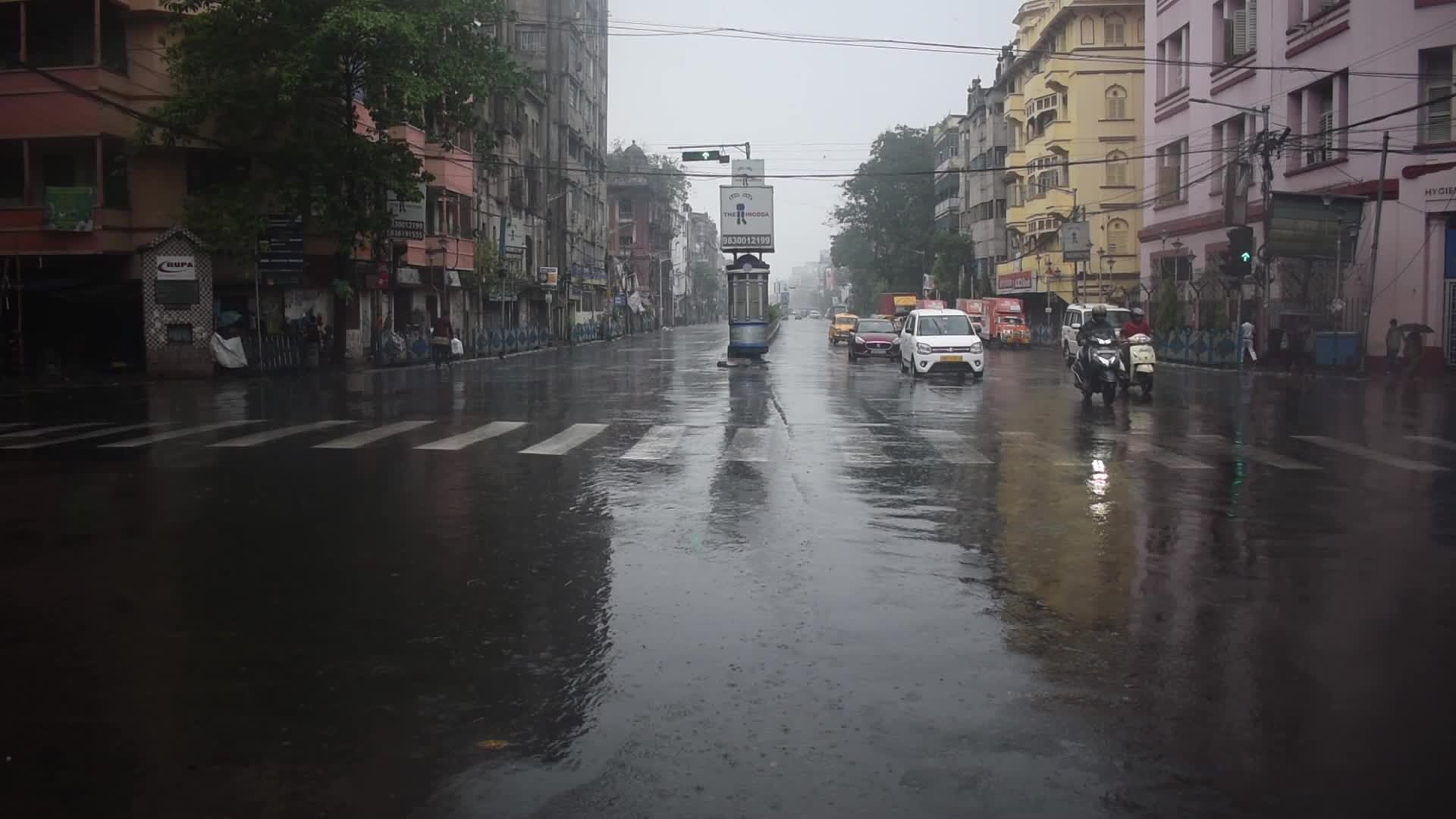Cyclone Remal effects in Kolkata, India