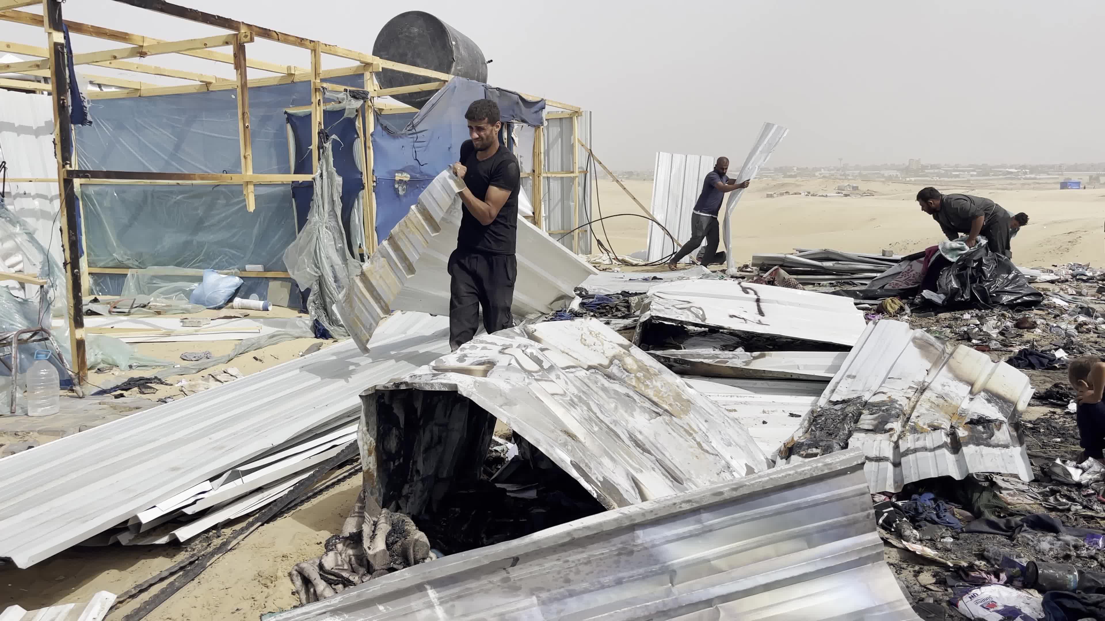Palestinians Gather at Site of Israeli Strike on Camp for Internally Displaced in Rafah 