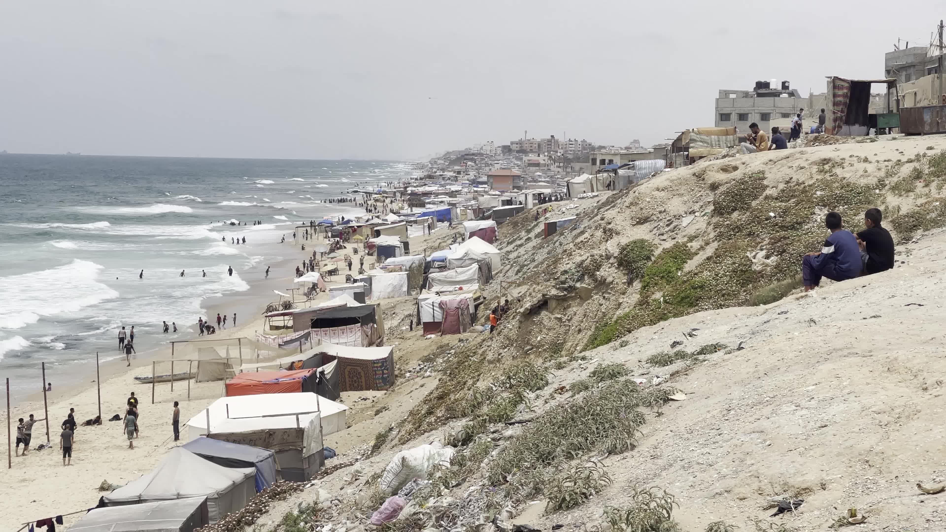 Tents Housing Internally Displaced Palestinians Crowd the Beach in Deir el-Balah, Gaza Strip