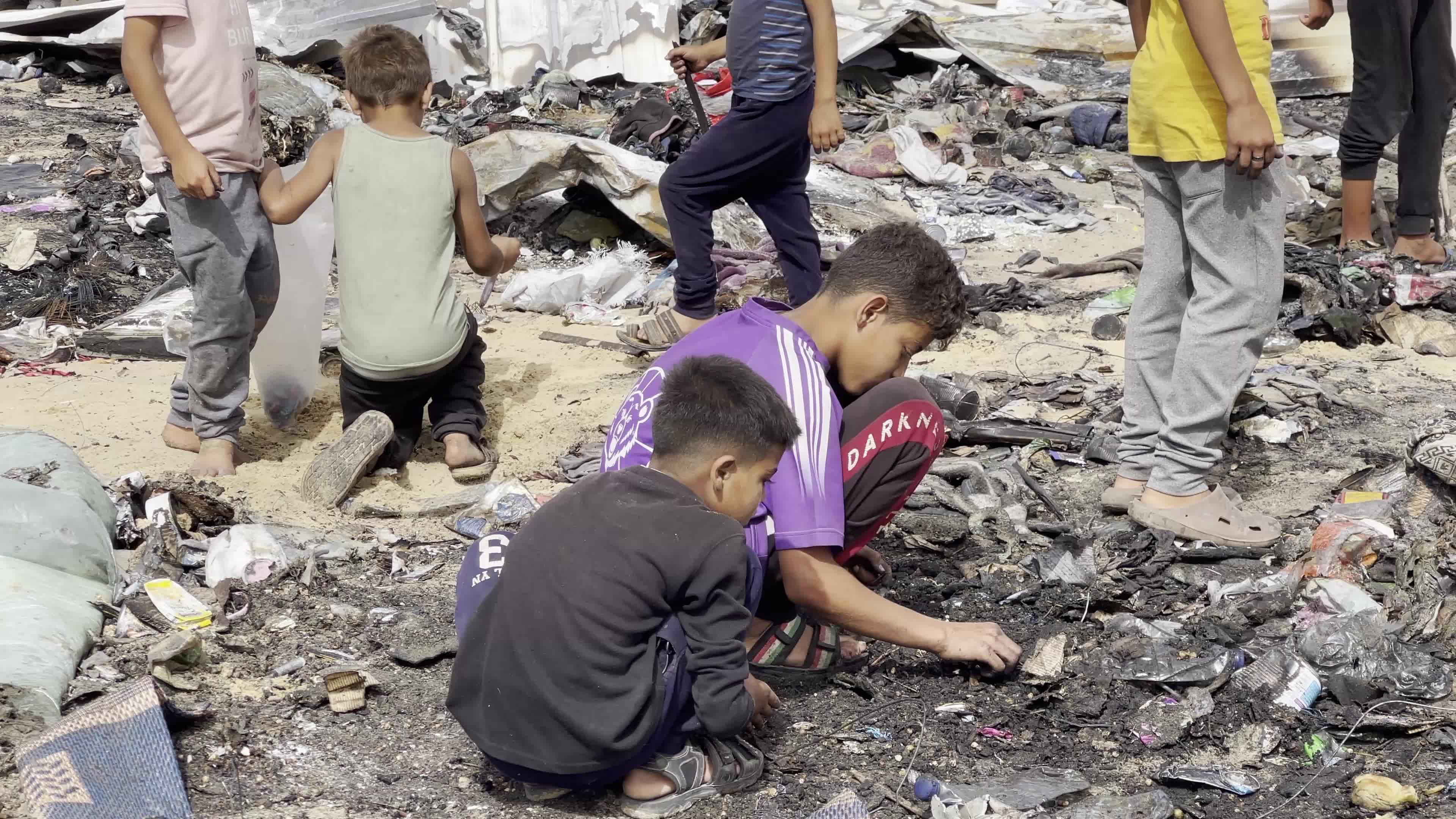 Palestinians Gather at Site of Israeli Strike on Camp for Internally Displaced in Rafah 