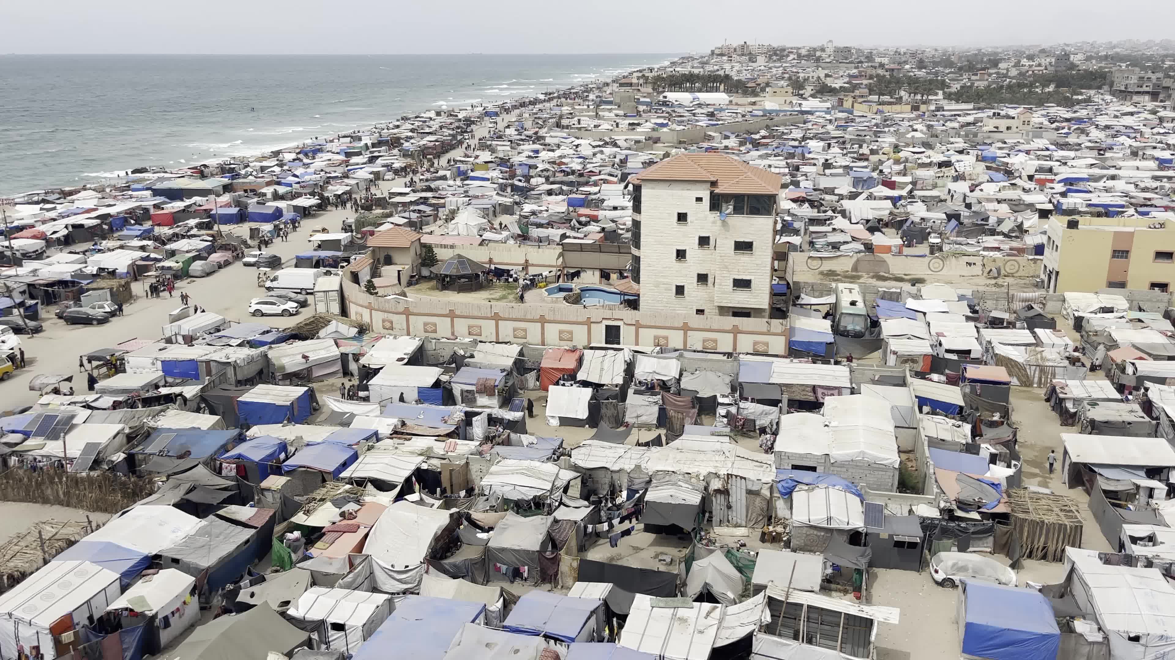 Tents Housing Internally Displaced Palestinians Crowd the Beach in Deir el-Balah, Gaza Strip