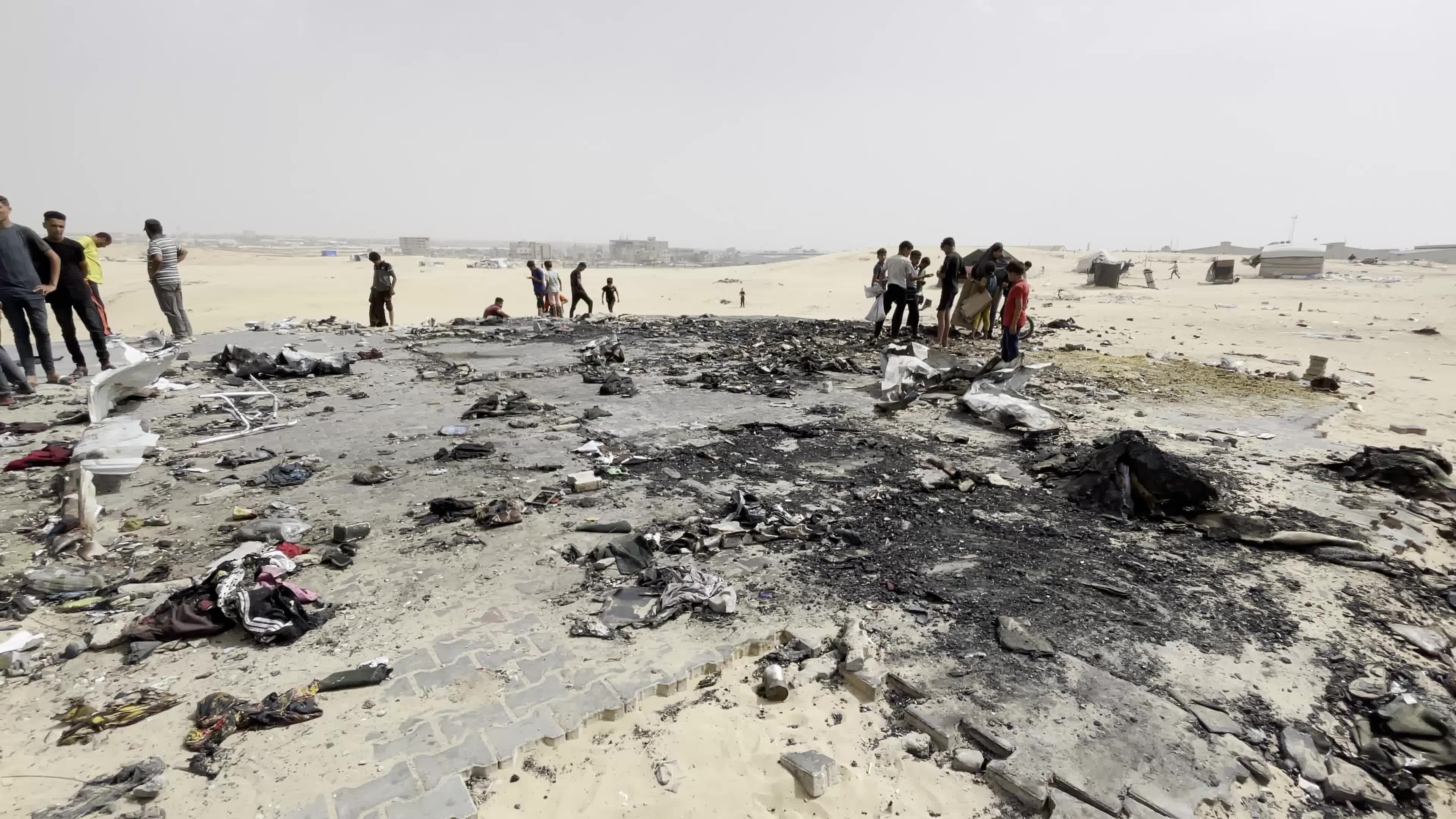 Palestinians Gather at Site of Israeli Strike on Camp for Internally Displaced in Rafah 